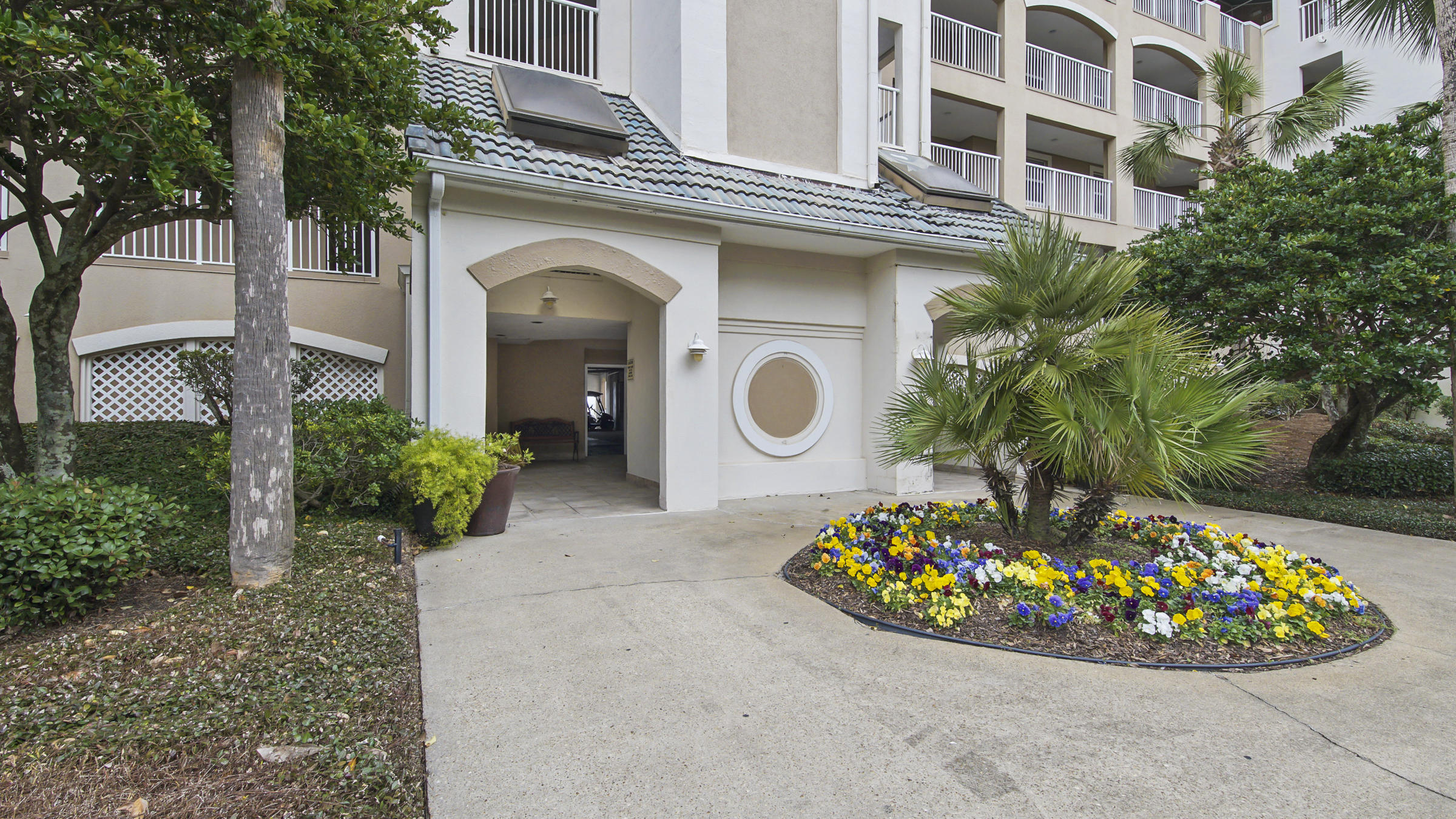 PLAYERS CLUB ON THE BAY THE - Residential