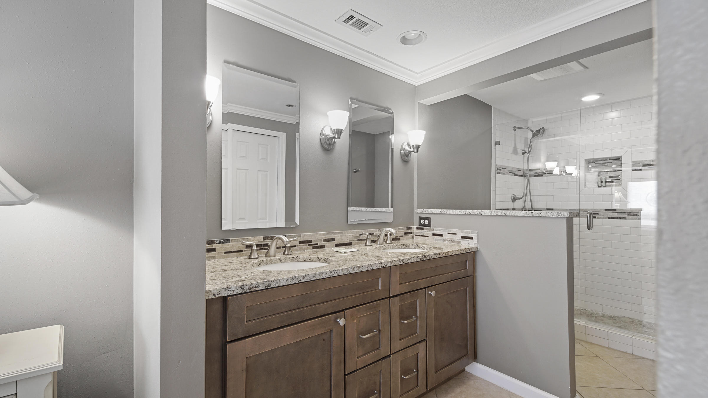 PLAYERS CLUB ON THE BAY THE - Residential