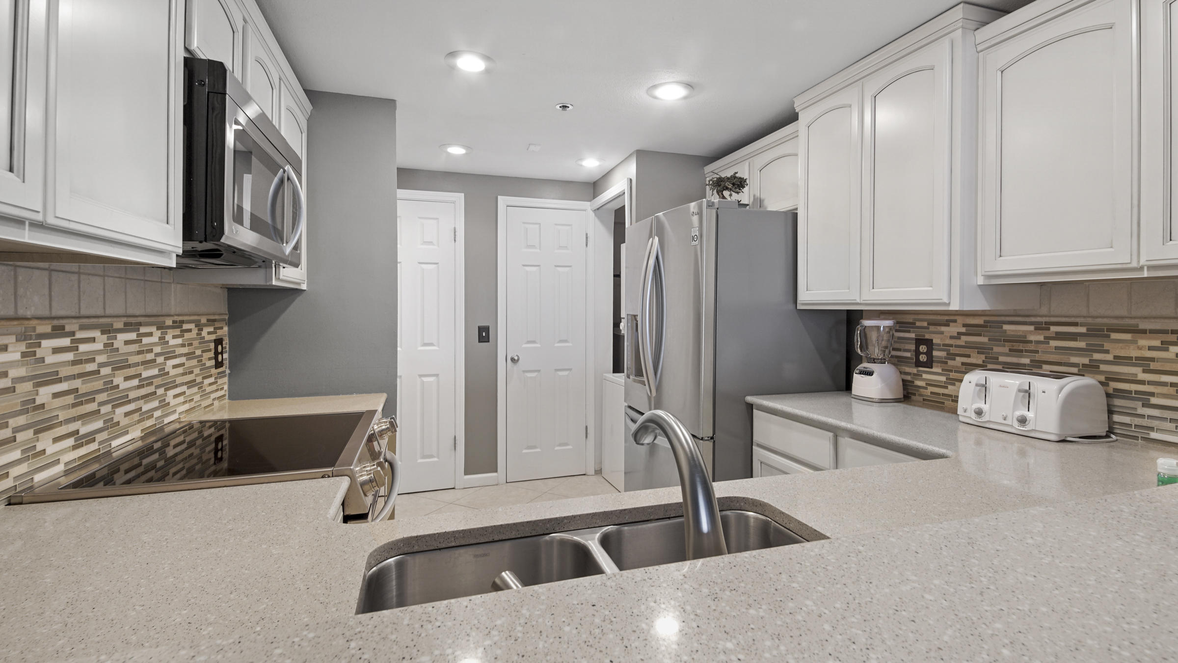 PLAYERS CLUB ON THE BAY THE - Residential