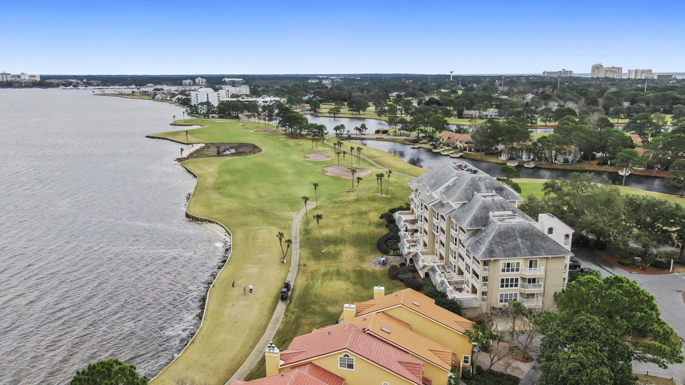 PLAYERS CLUB ON THE BAY THE - Residential