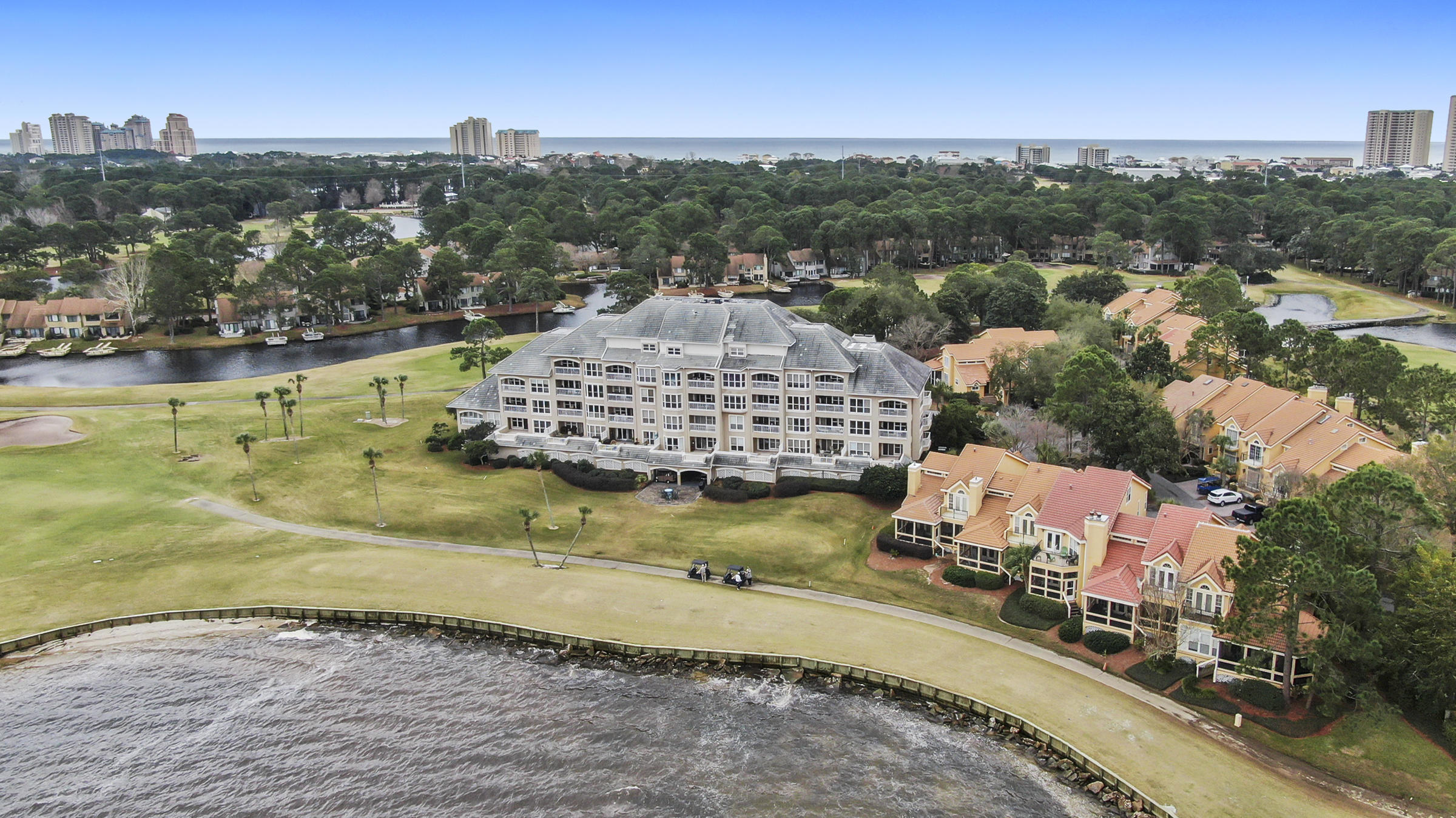 PLAYERS CLUB ON THE BAY THE - Residential