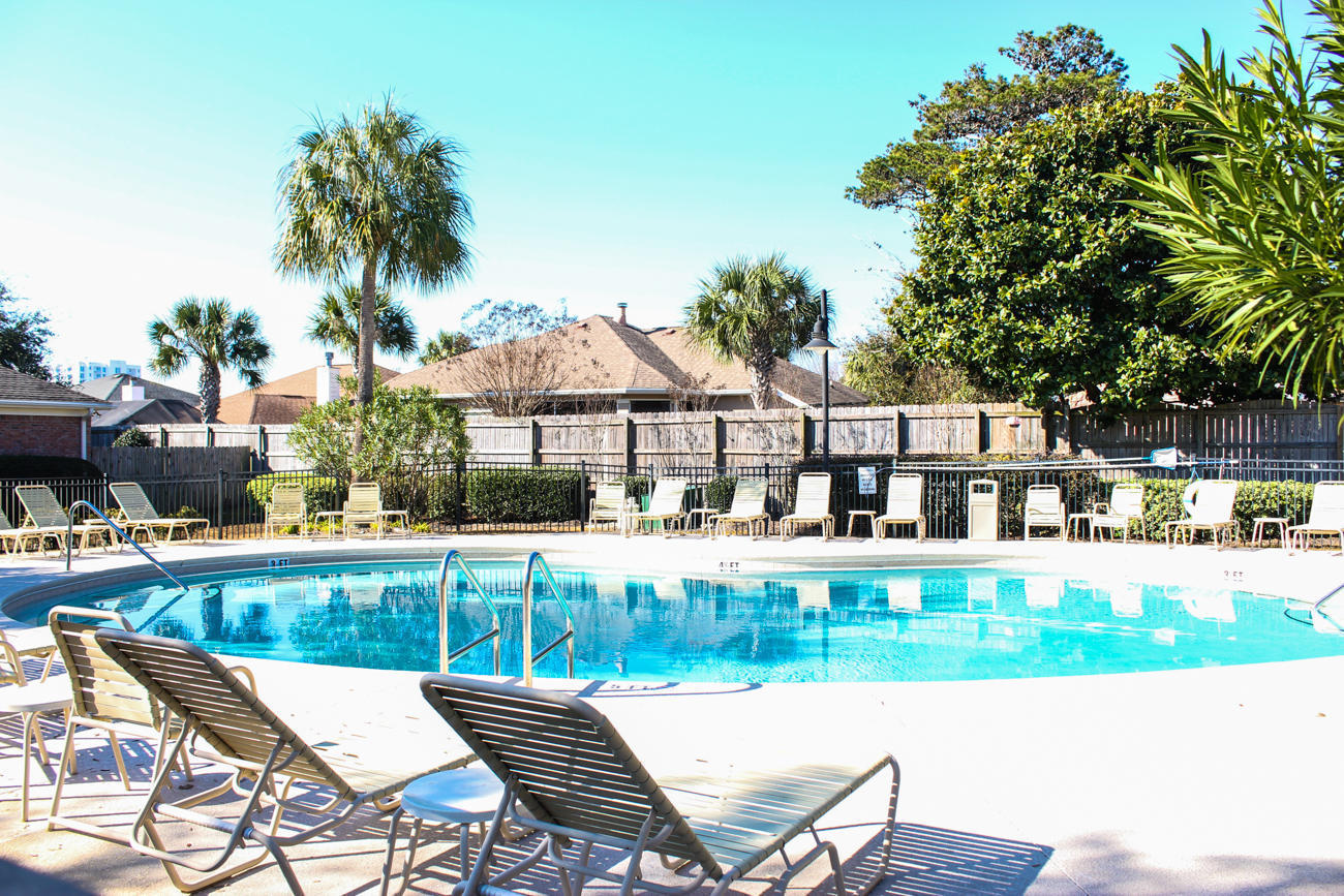 DIAMOND LAKES - Residential Lease