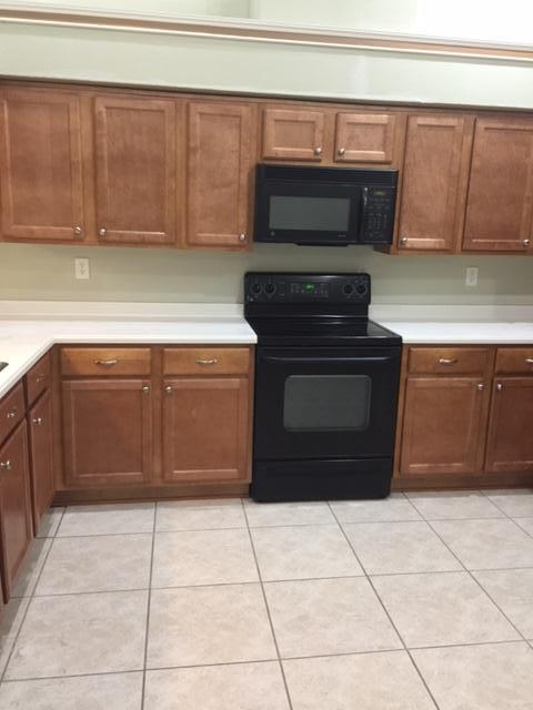 DIAMOND LAKES - Residential Lease