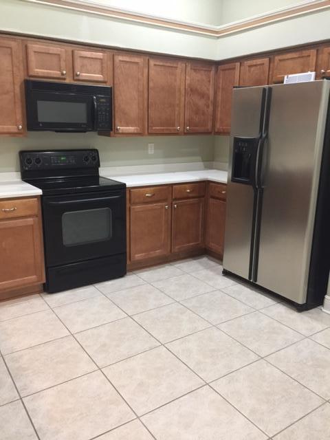 DIAMOND LAKES - Residential Lease