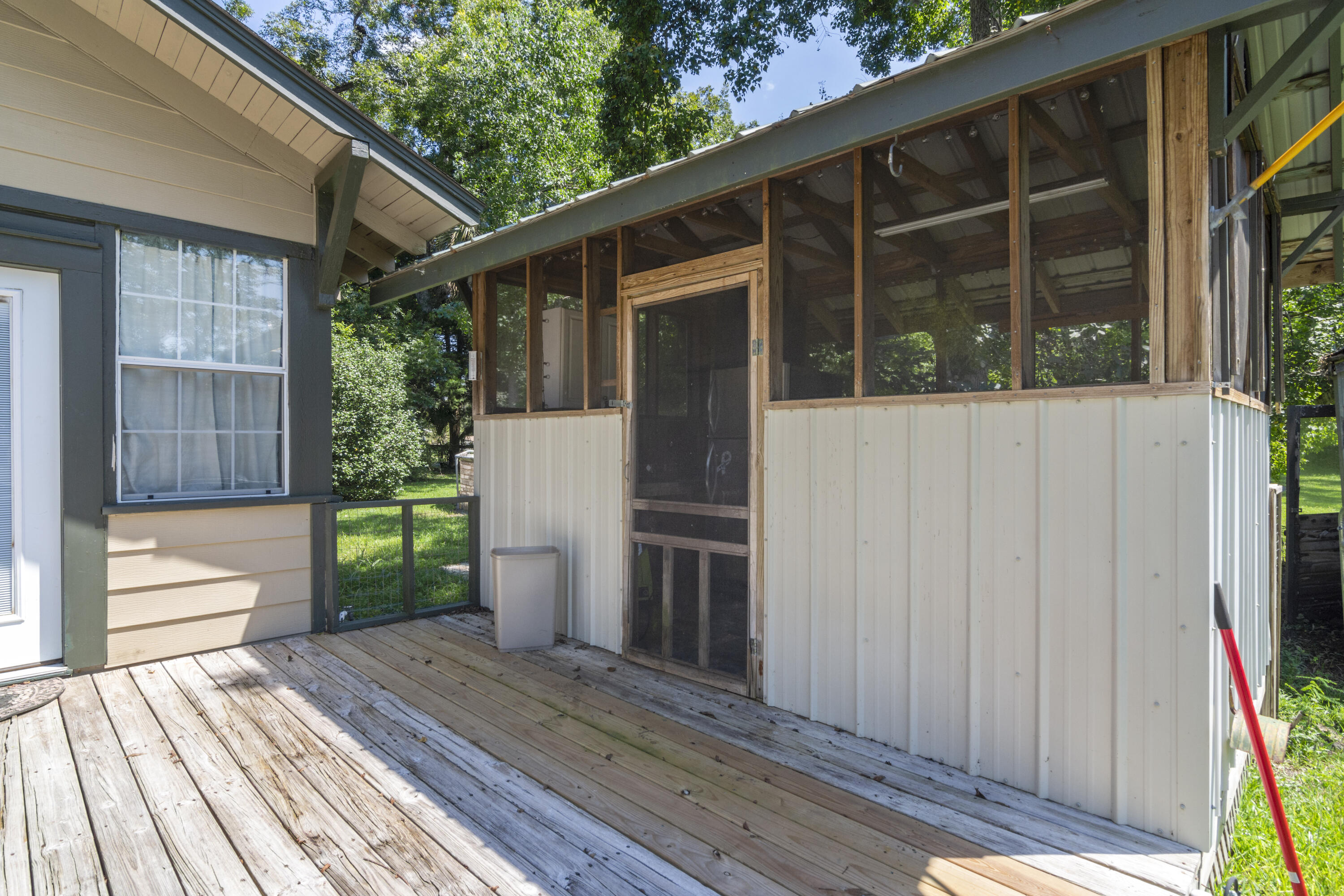 LAUREL HILL - Residential