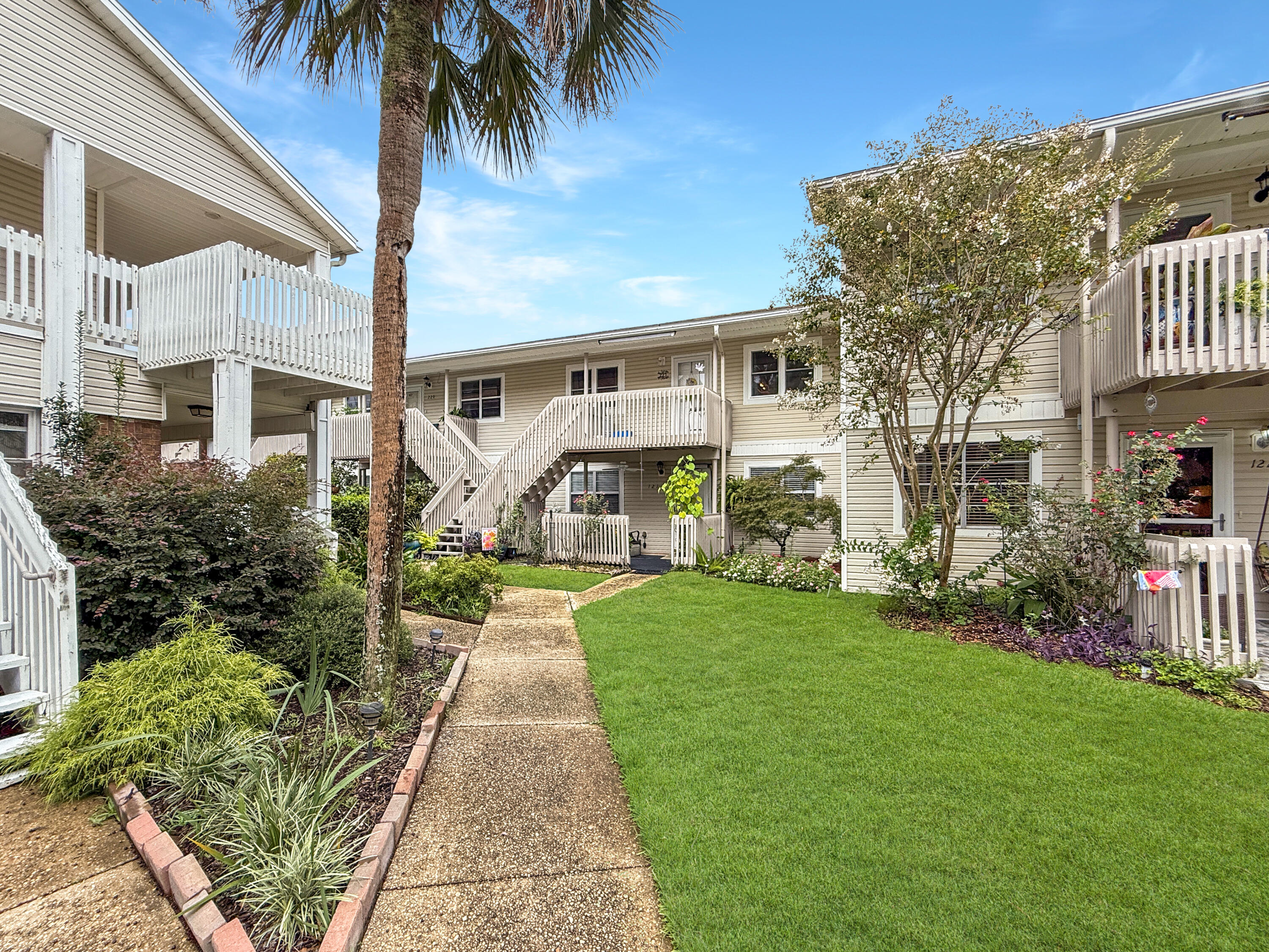 SAILWIND CONDOS - Residential