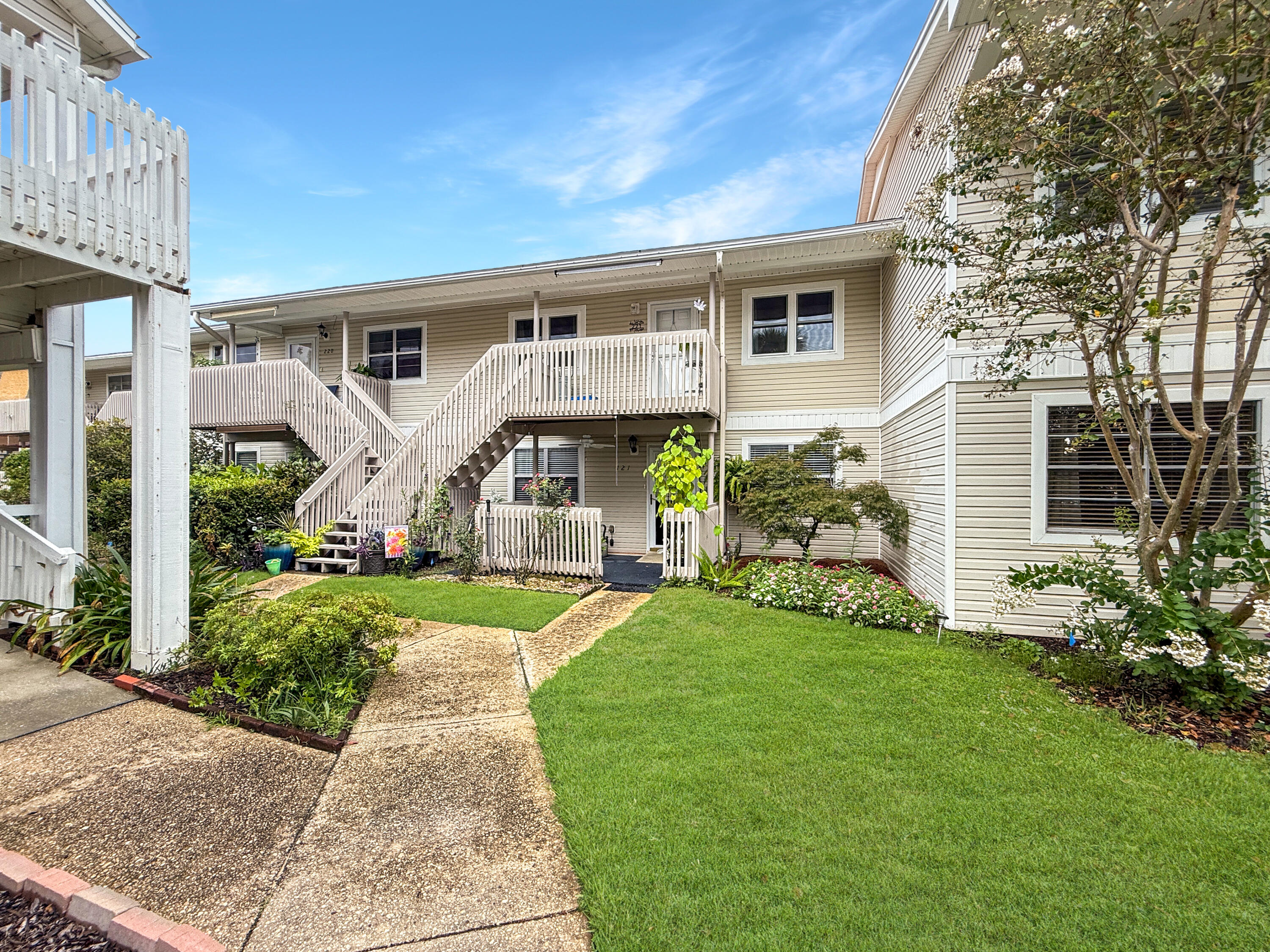 SAILWIND CONDOS - Residential