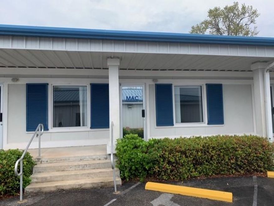 Great Location! Well maintained Property. There is a half bath in unit. Close to the Post Office, Hurlburt Field, shopping and restaurants.