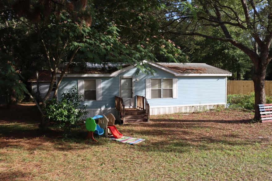 Wonderful location in Freeport south of Highway 20 and directly on a canal leading to Mallet Bayou and Choctawhatchee Bay! Very close to 331 bridge and convenient to get to the beaches. 2 bedroom 2 bathroom with a detached garage and shed on a large wooded lot.