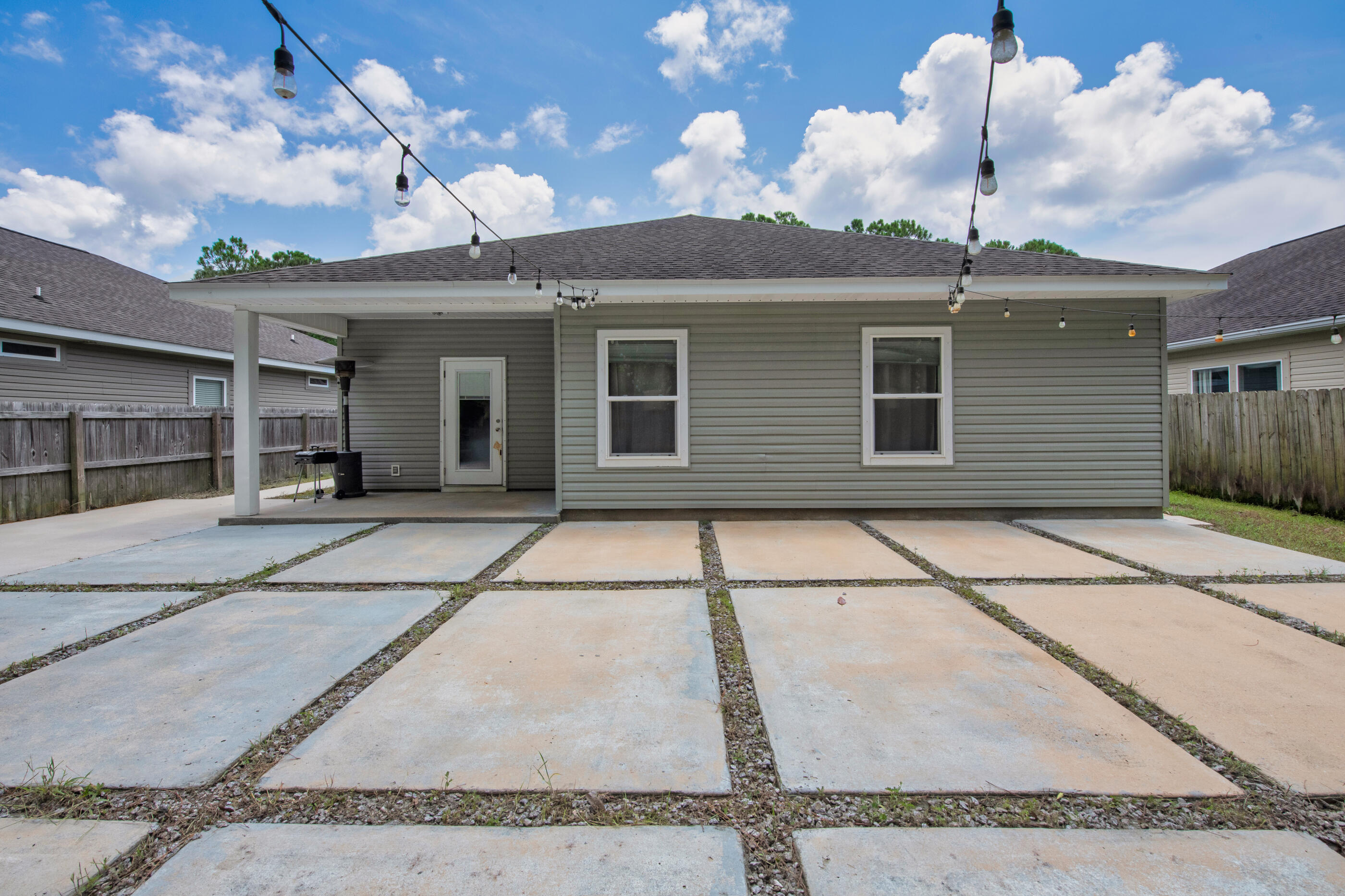 CRESCENT SHORES - Residential