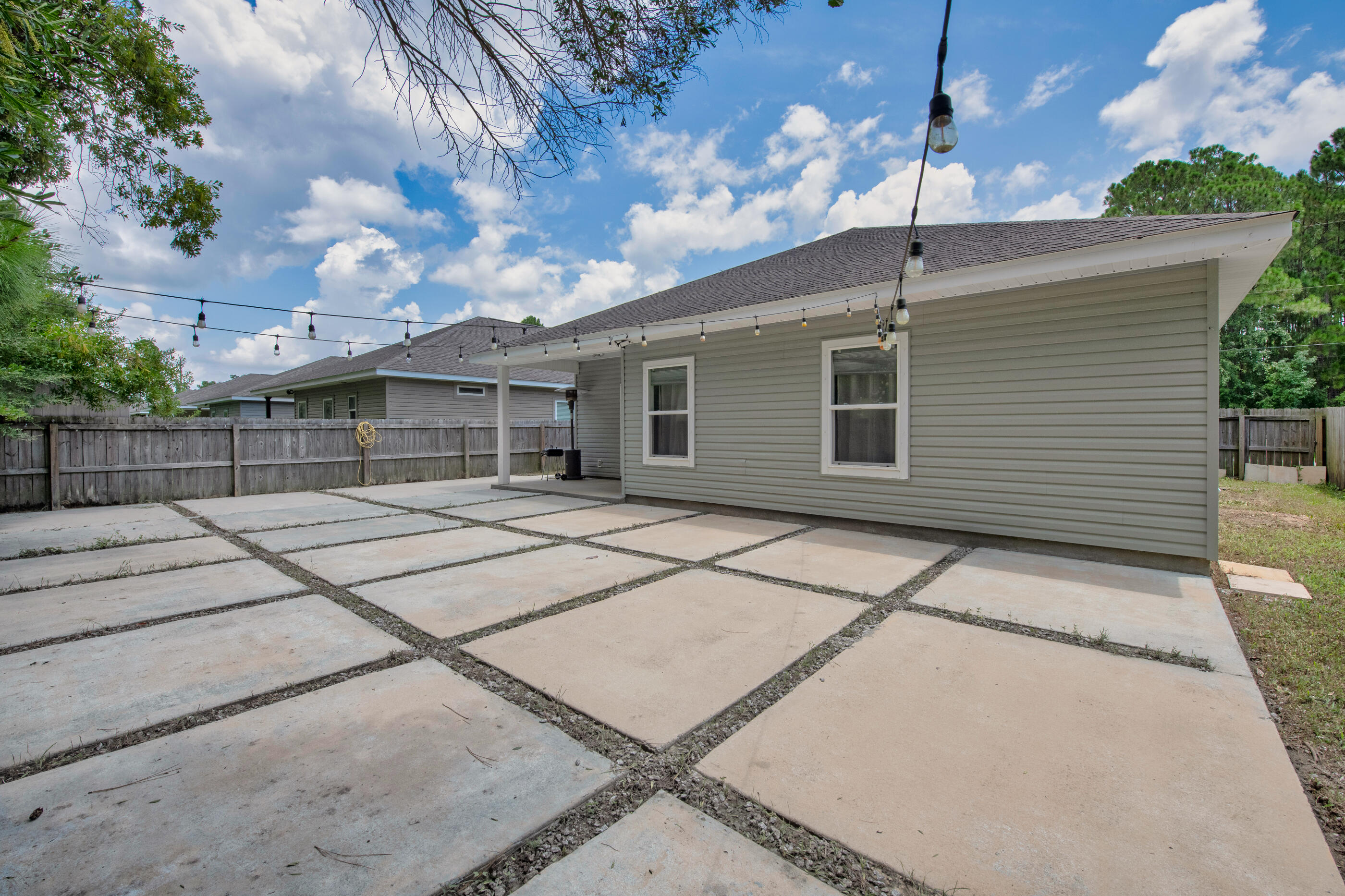 CRESCENT SHORES - Residential