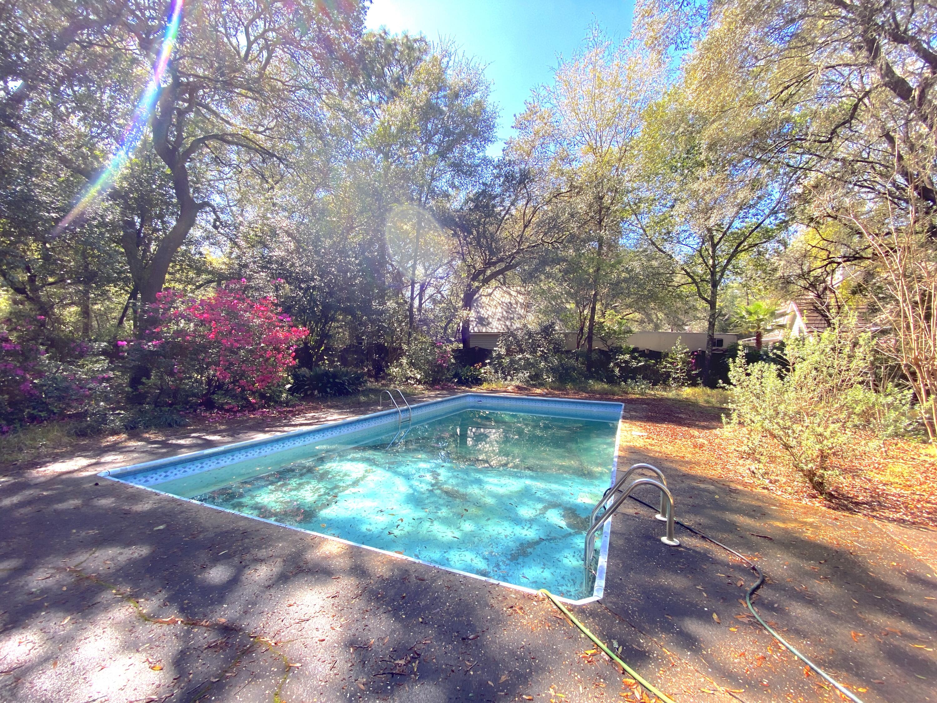 ROCKY BAYOU COUNTRY CLUB ESTATES 1 - Residential