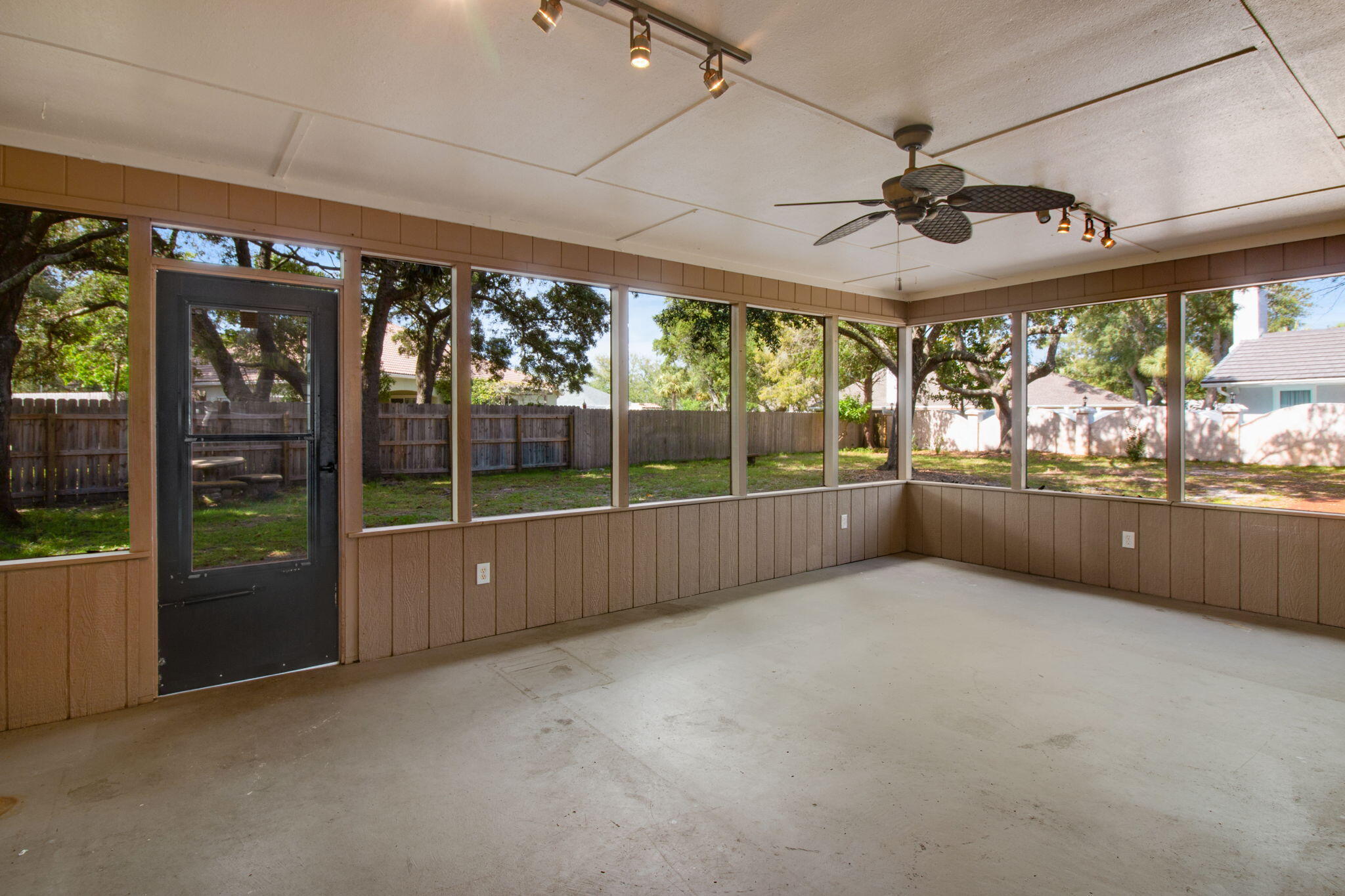 INDIAN BAYOU - Residential Lease