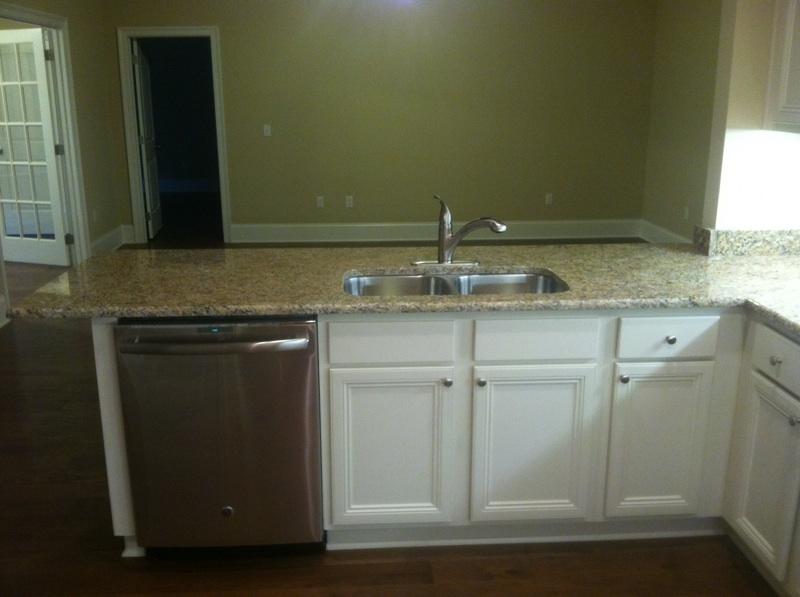 WHISPERING LAKE - Residential