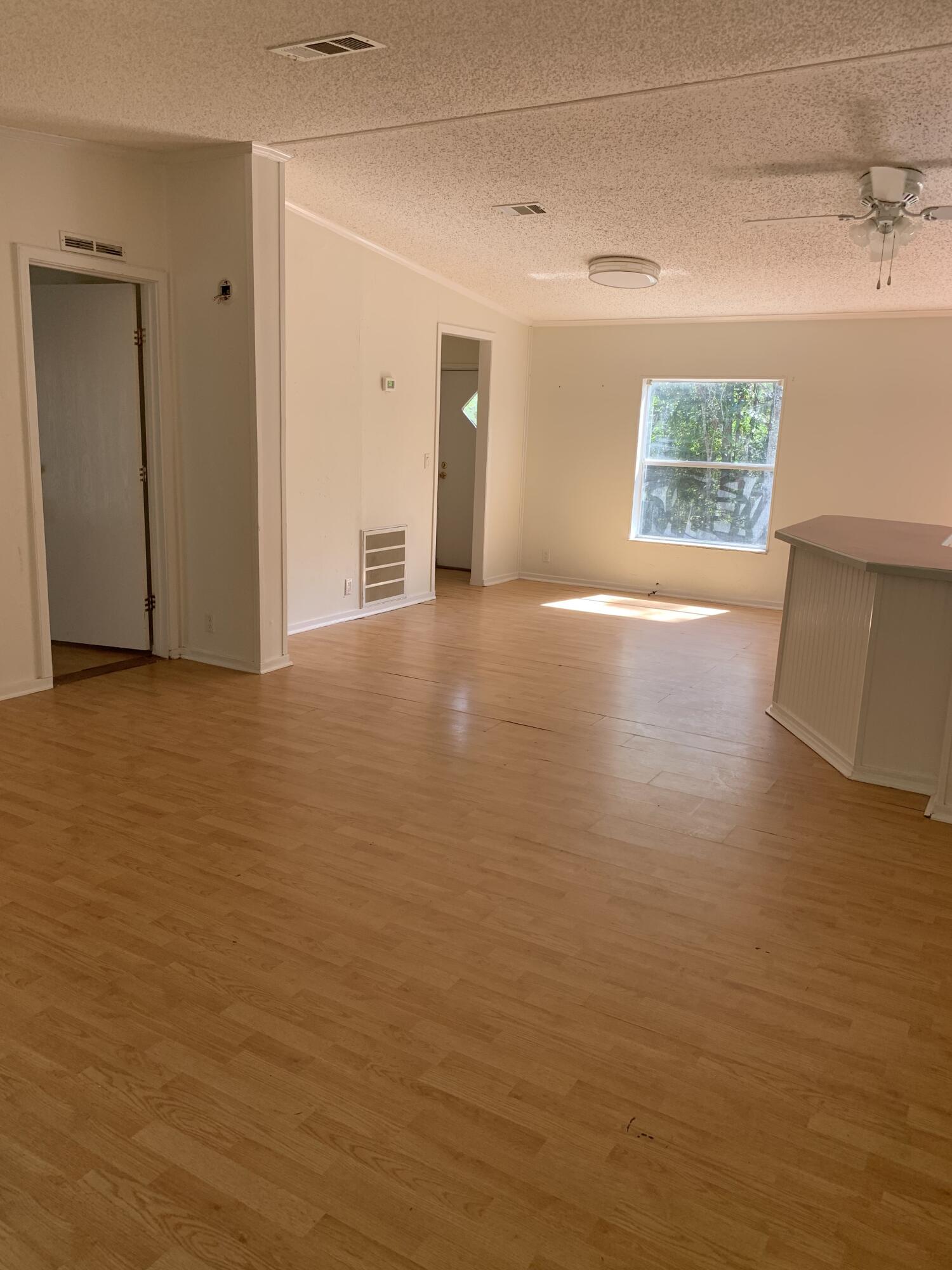 LONG DESC IN GOVT LOT 10 AS REC IN OR 164-139 *BEING LOT 18 PEPPERTREE FARMS UNREC S/D* - Residential