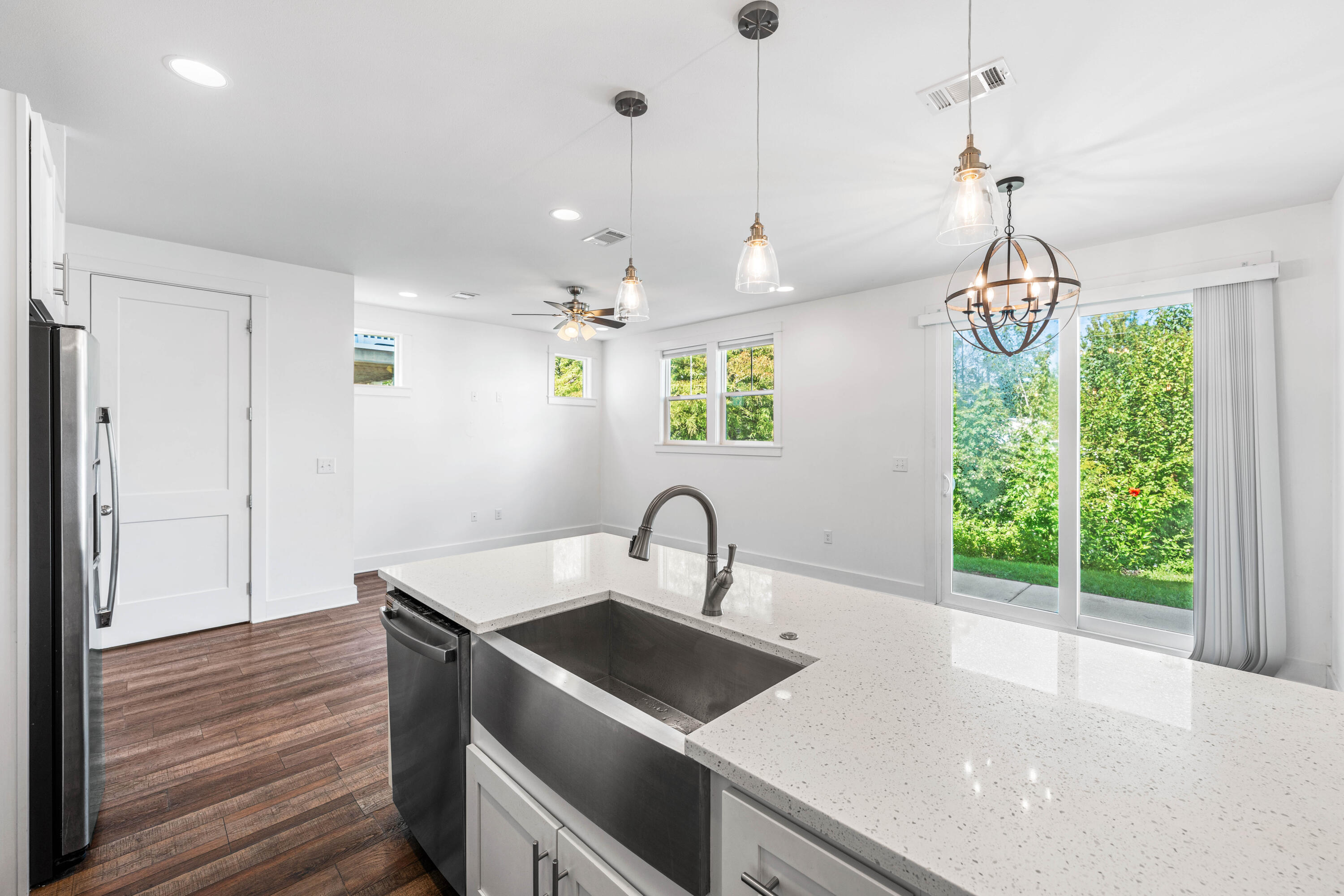 LIGHTHOUSE POINTE - Residential