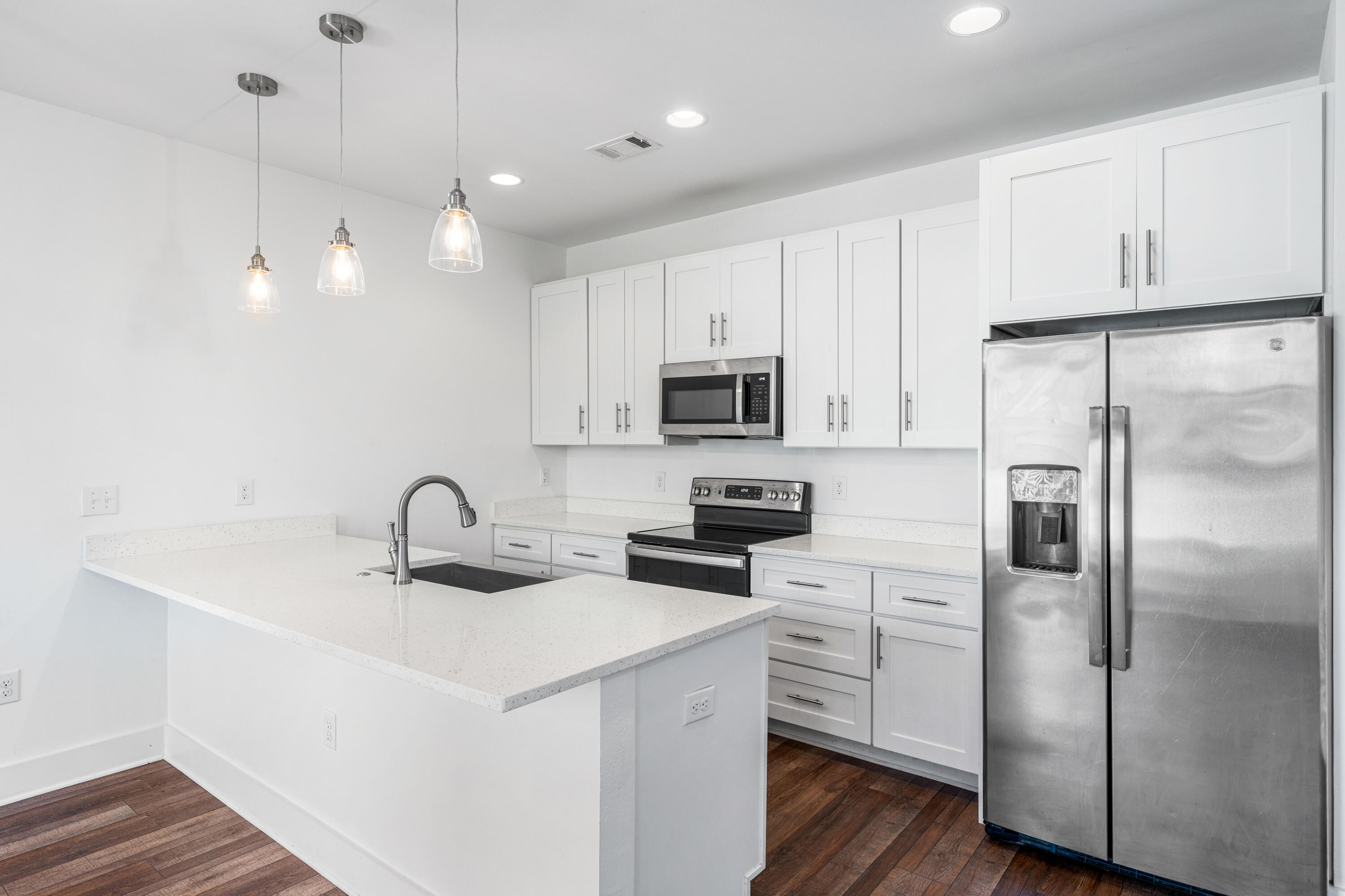 LIGHTHOUSE POINTE - Residential