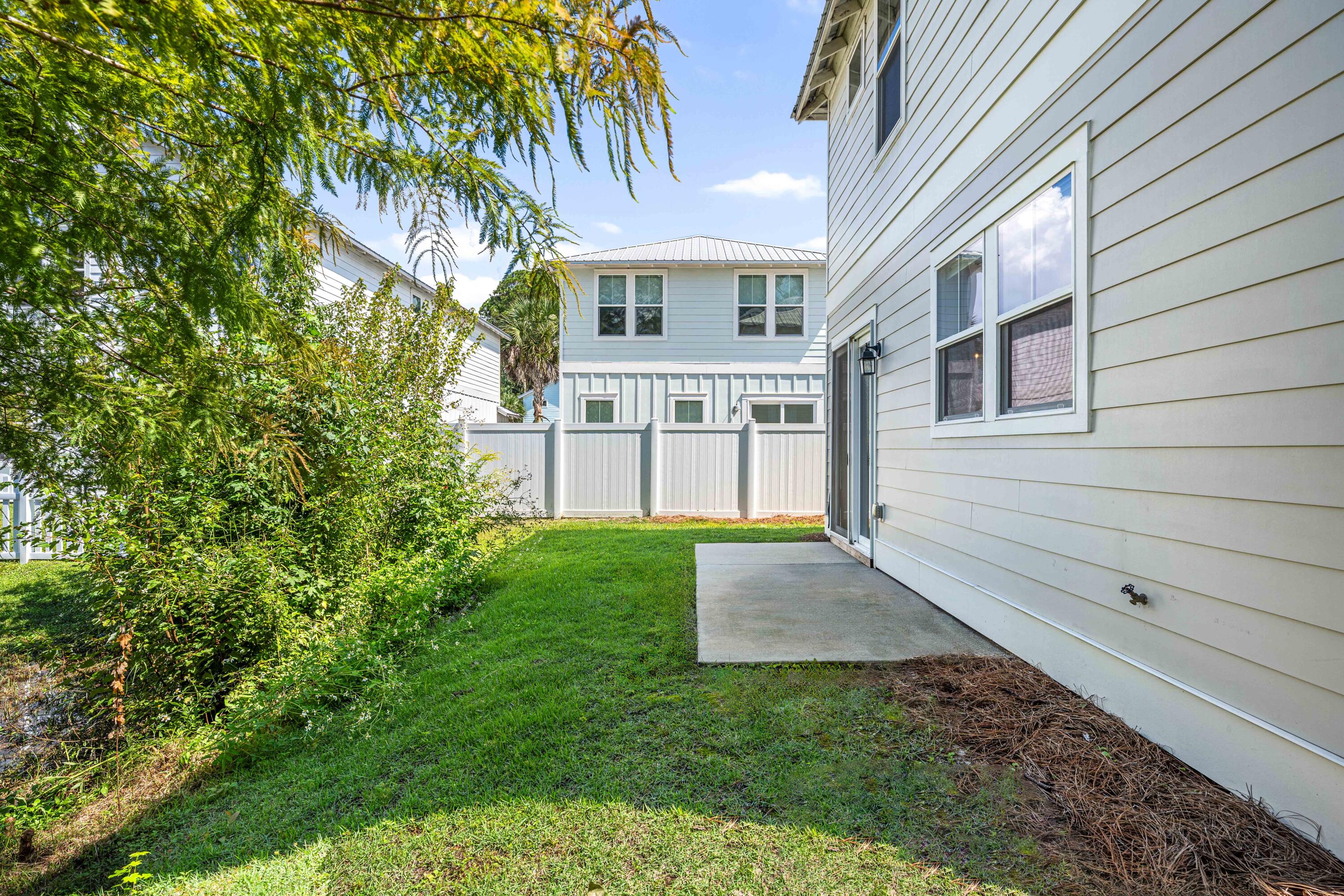 LIGHTHOUSE POINTE - Residential