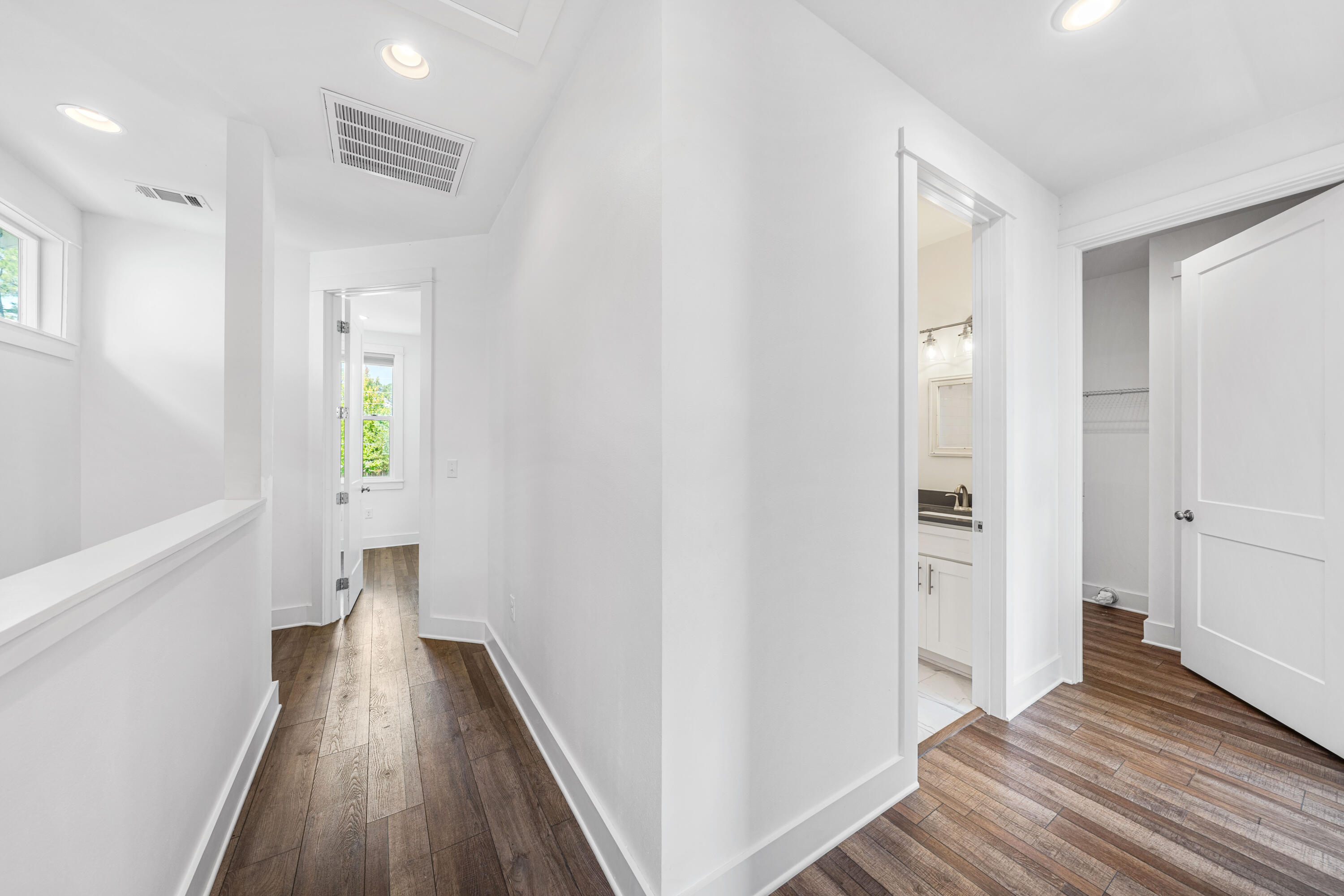 LIGHTHOUSE POINTE - Residential