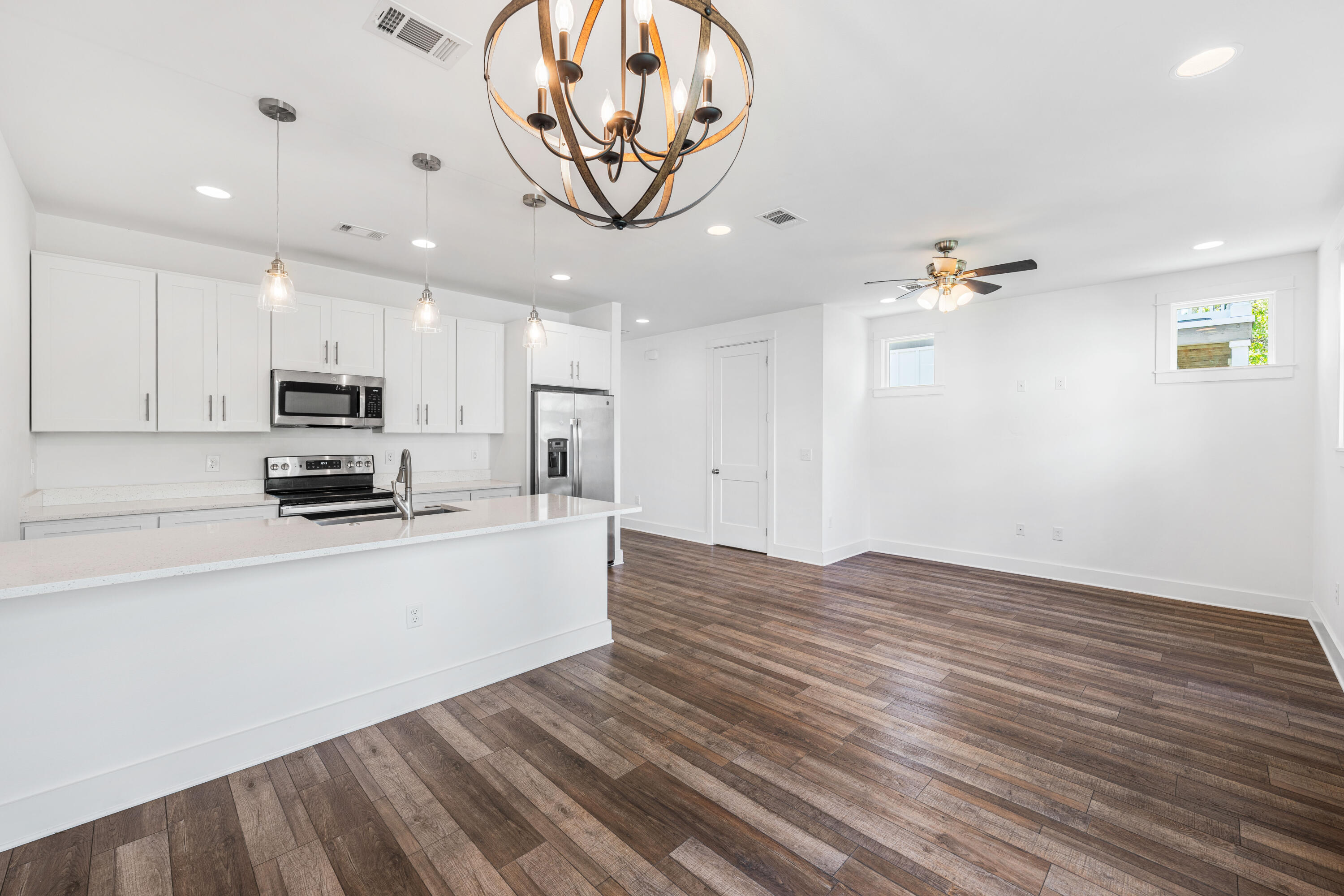 LIGHTHOUSE POINTE - Residential