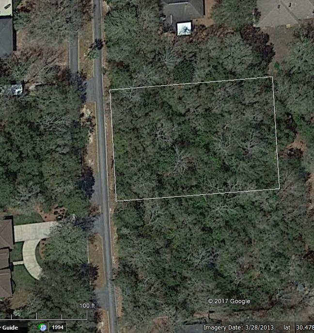 Peaceful, beautiful subdivision just down the Choctawhatchee Bay, within minutes of Public park where you can launch your boat, just 6 minutes of Bluewater Bay, close to Destin for shopping and enjoy the white sand beaches, close to Eglin AFB, Duke Field, and Niceville. Convenient to travel to hwy 331 towards Seaside, Rosemary Beach, and Panama City Beach.