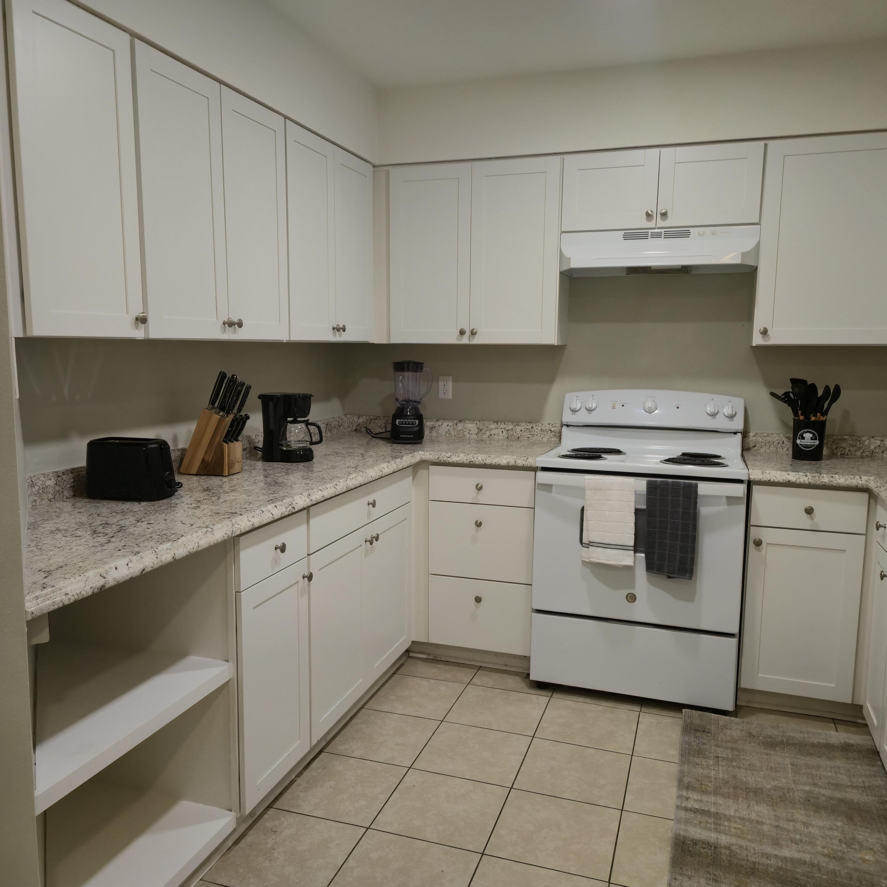 MANOR MANOR 2ND ADD - Residential Lease