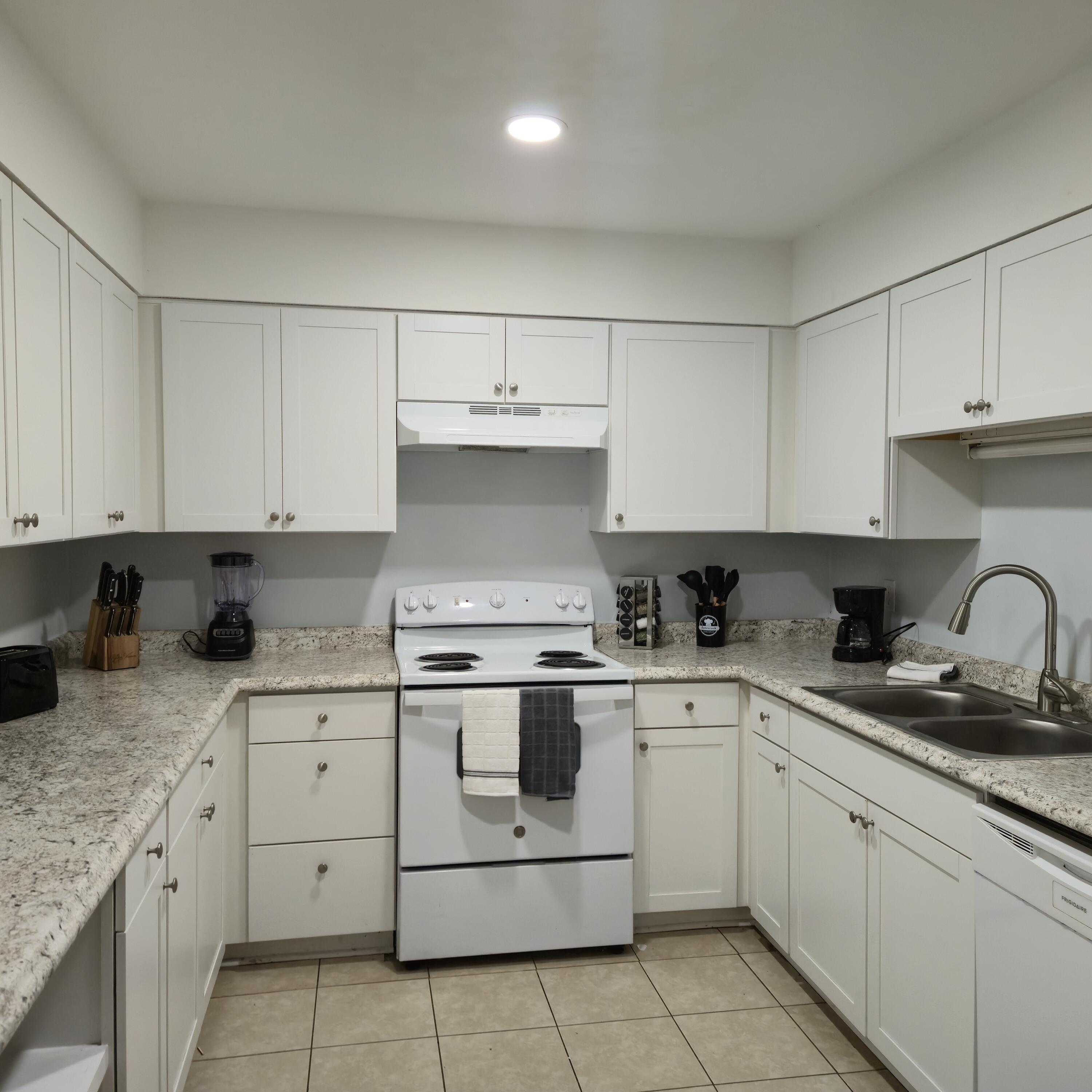 MANOR MANOR 2ND ADD - Residential Lease