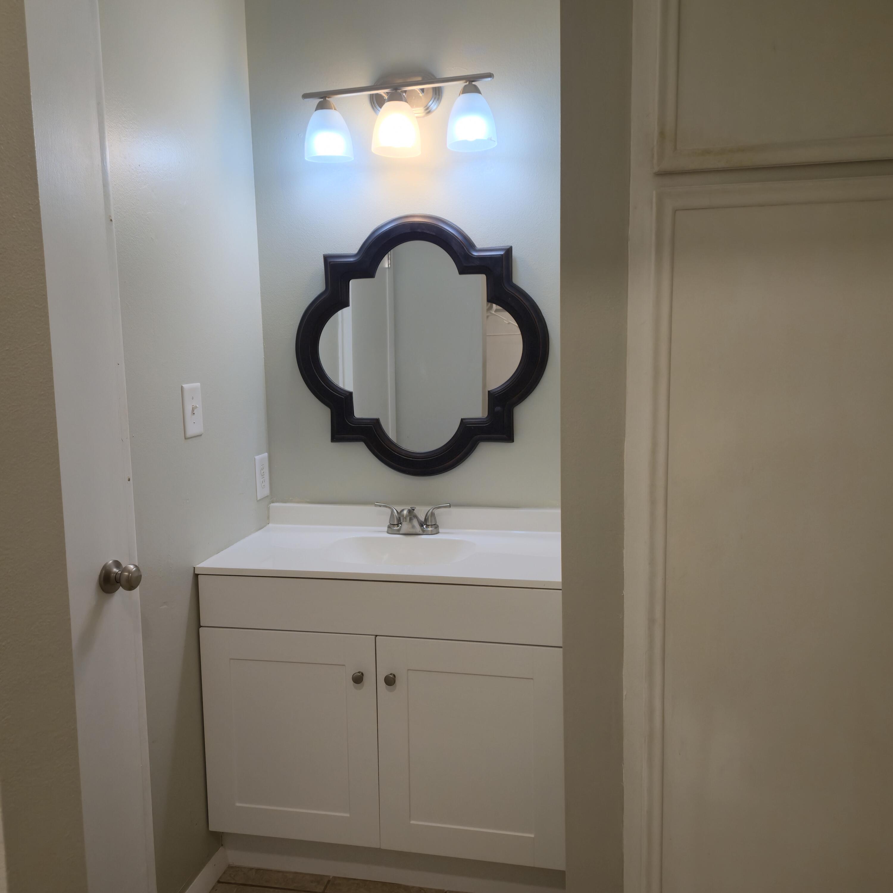 MANOR MANOR 2ND ADD - Residential Lease