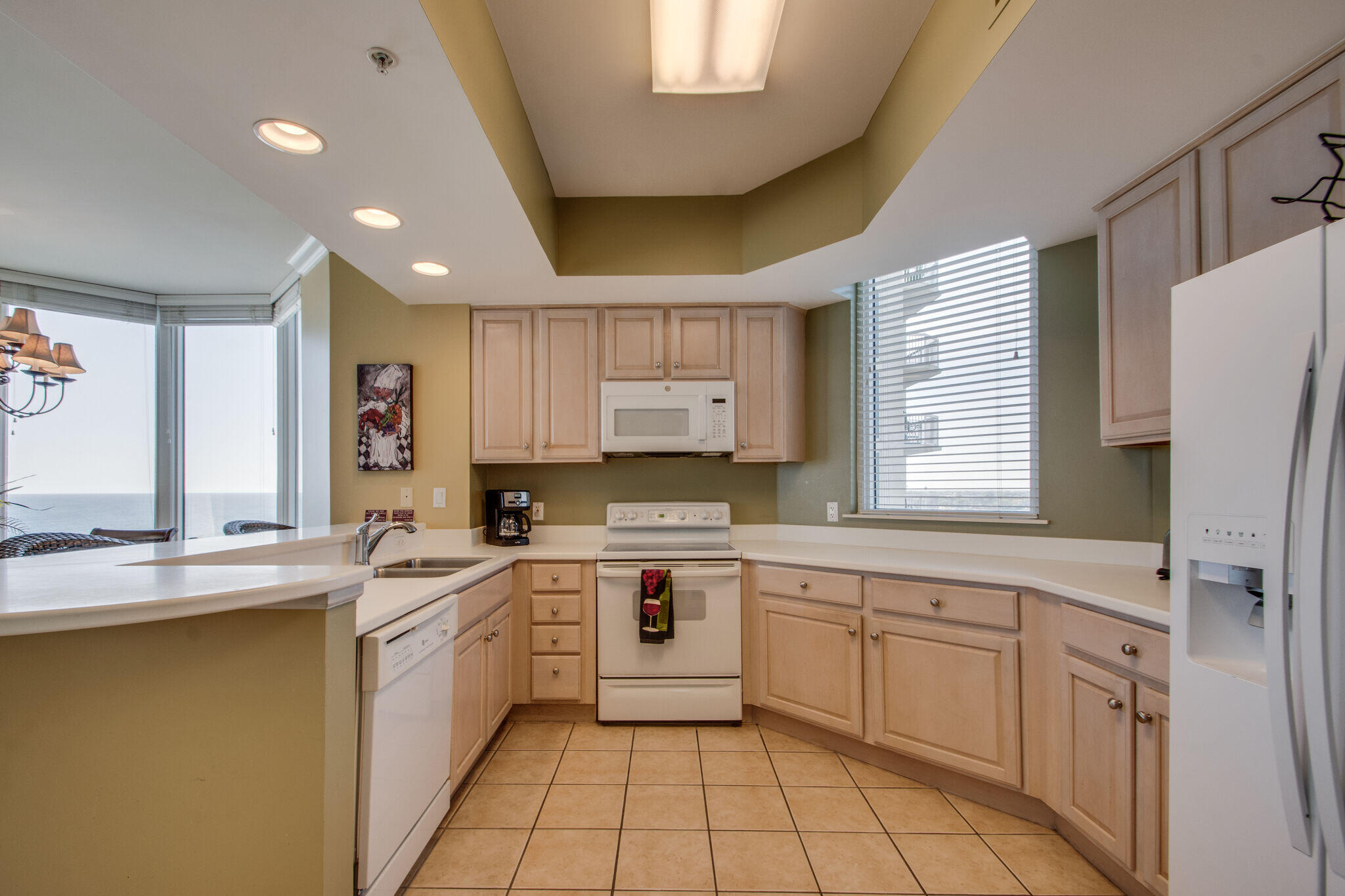 SILVER BEACH TOWERS - Residential