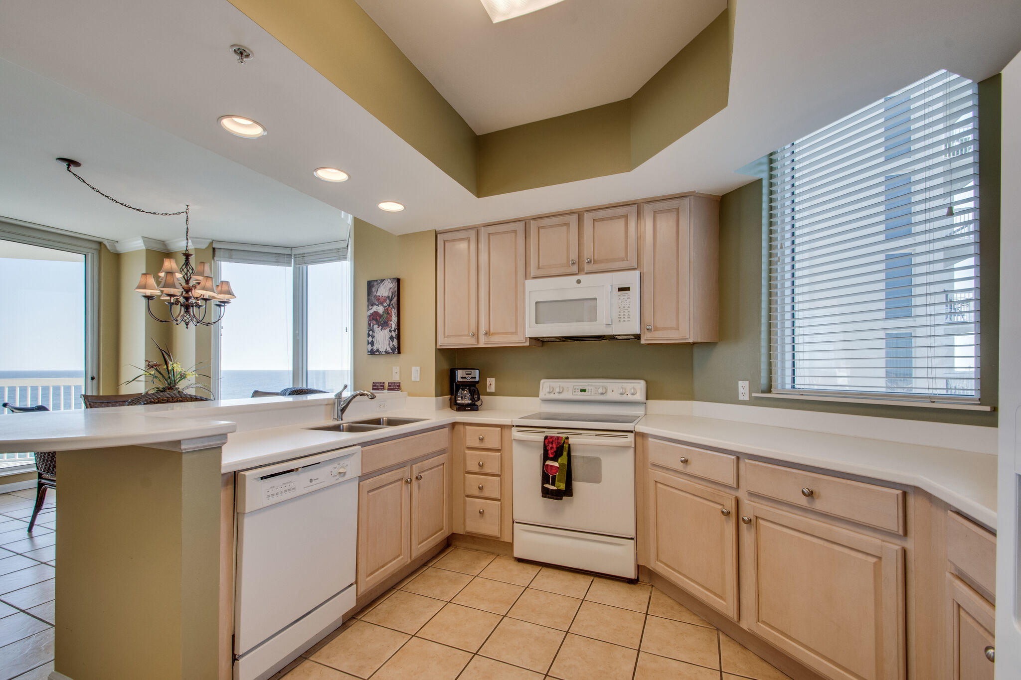 SILVER BEACH TOWERS - Residential