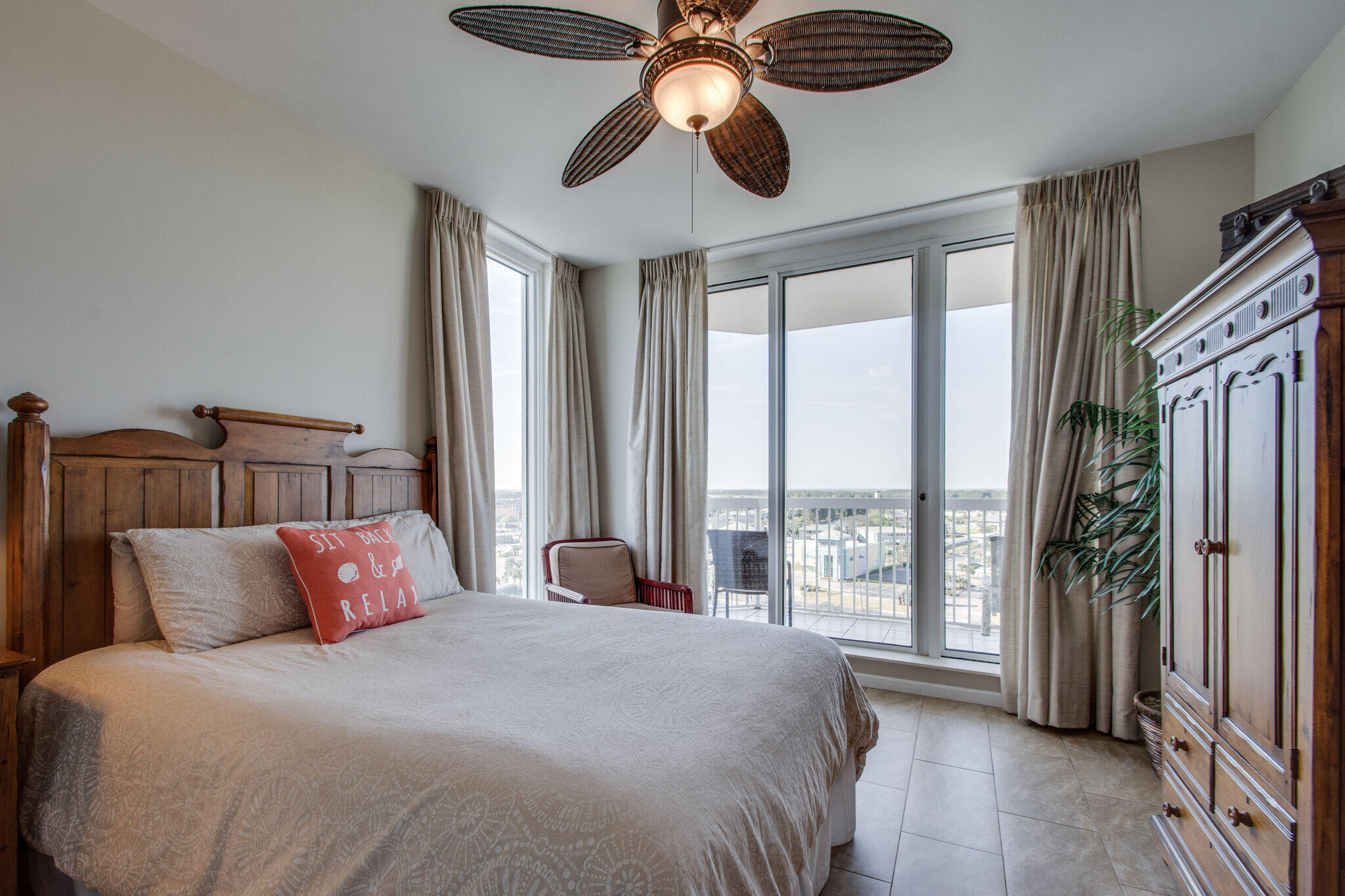 SILVER BEACH TOWERS - Residential