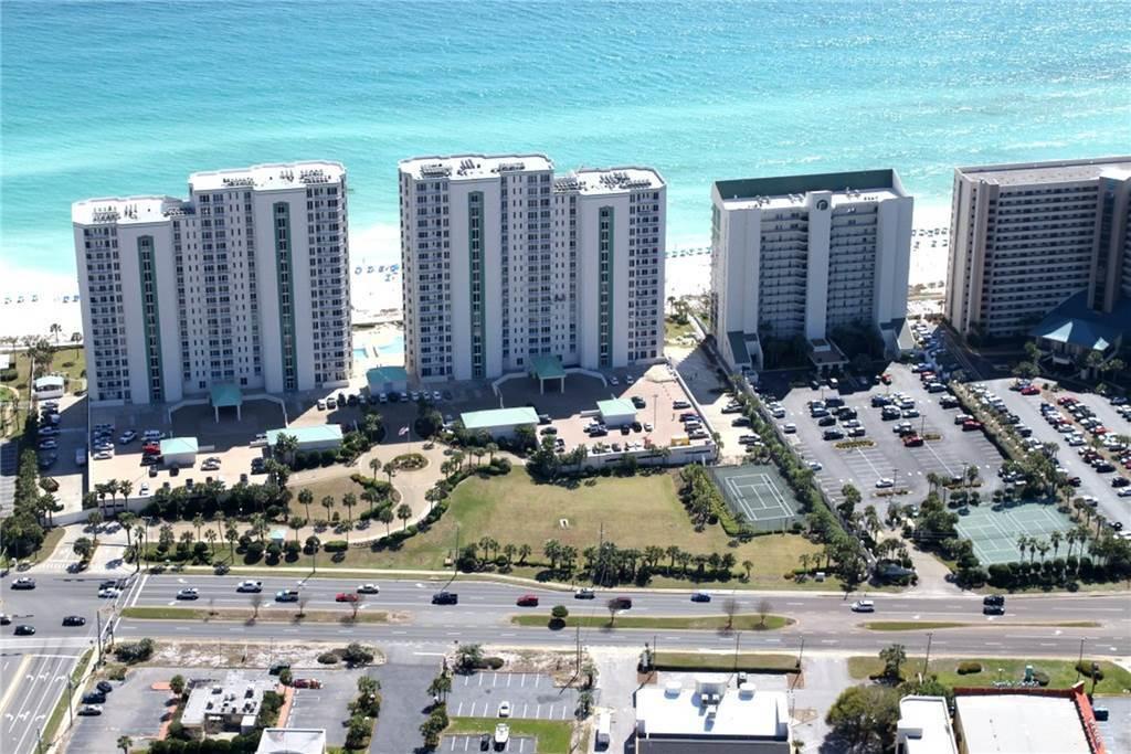 SILVER BEACH TOWERS - Residential