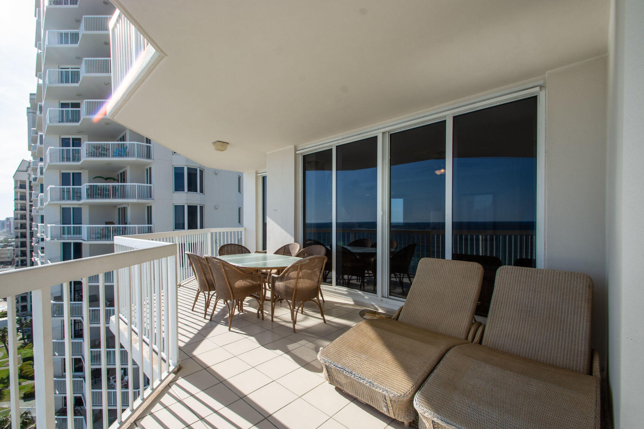 SILVER BEACH TOWERS - Residential