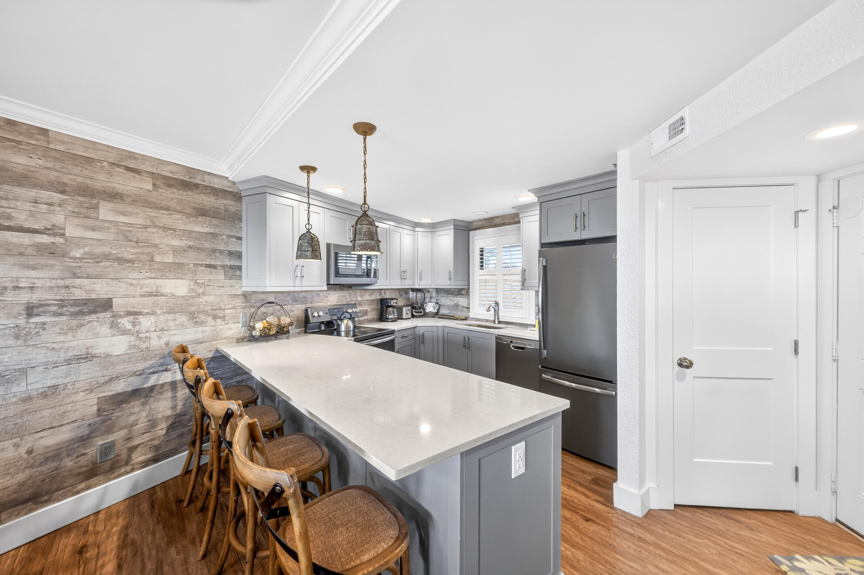 BEACHSIDE 1 CONDO - Residential