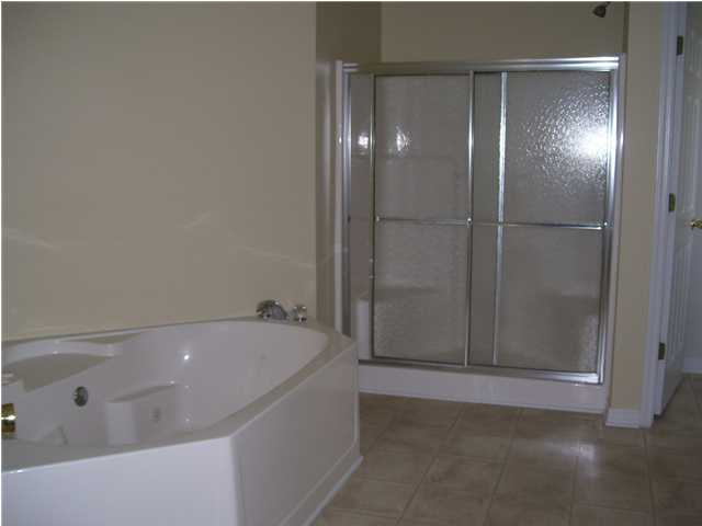 COUNTRYWOOD EST - Residential Lease