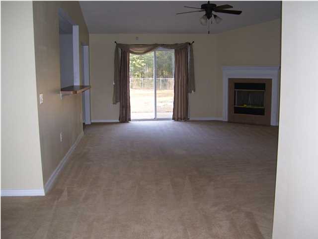 COUNTRYWOOD EST - Residential Lease