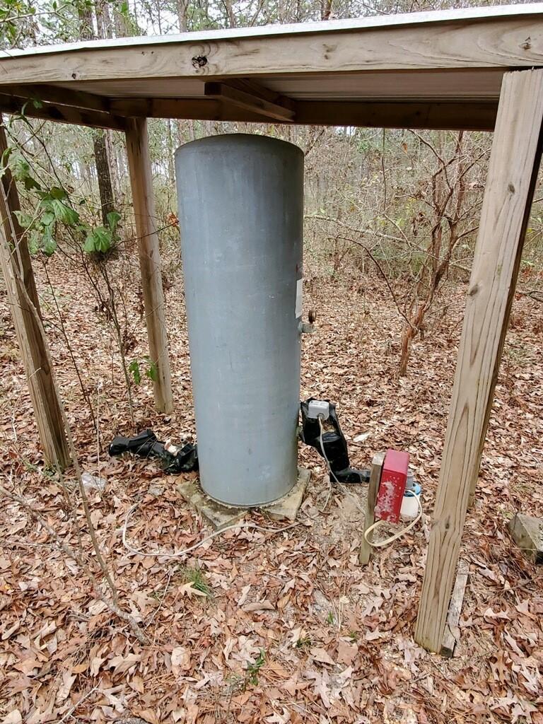 NO RECORDED SUBDIVISION - Land