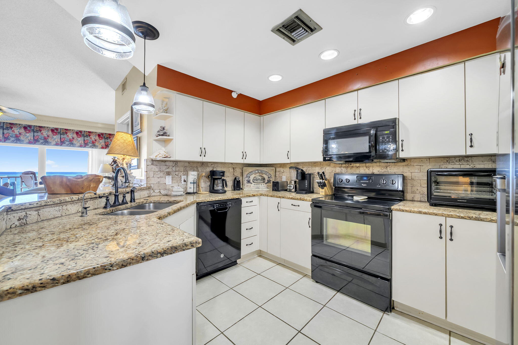 WATERVIEW TOWERS YACHT CLUB - Residential