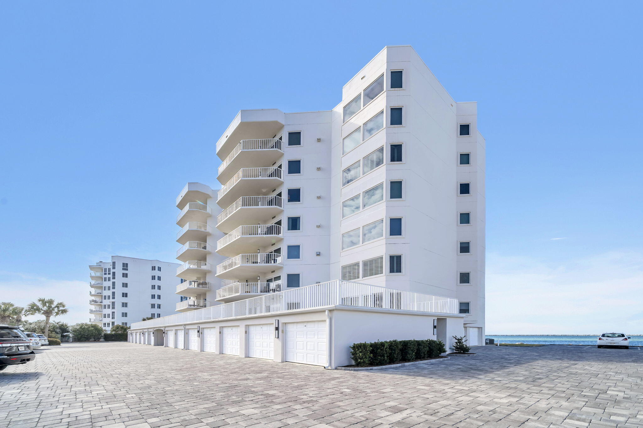 WATERVIEW TOWERS YACHT CLUB - Residential