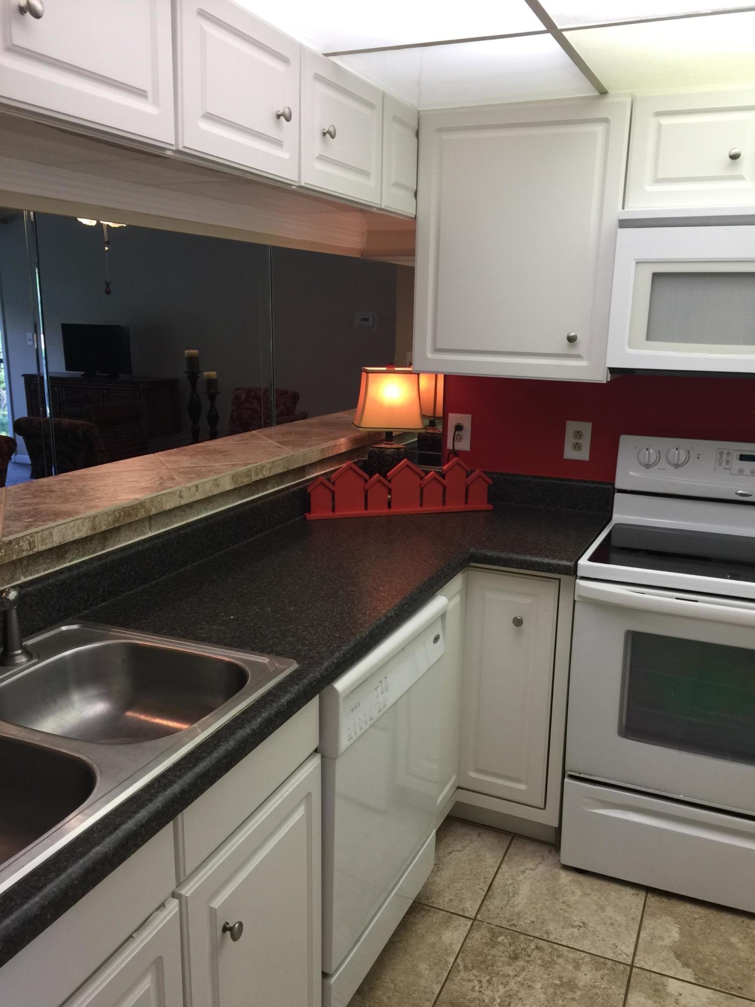 EDGEWATER GOLF VILLAS V-C CONDO - Residential