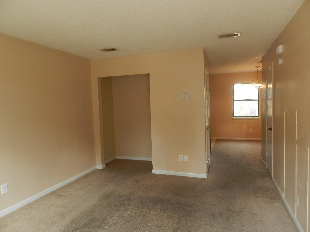 LEESA JENNIFER ACRES - Residential