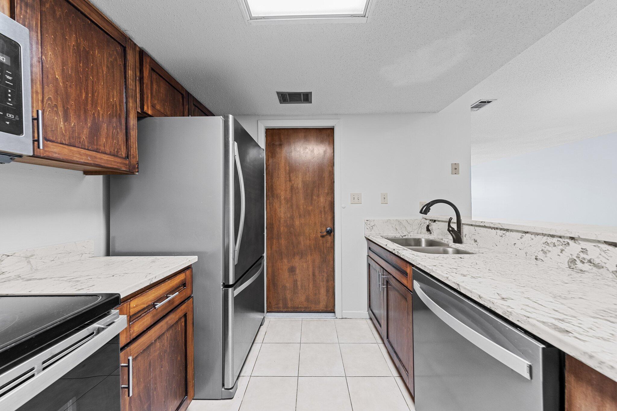 VIKING MANOR PH 1 - Residential Lease