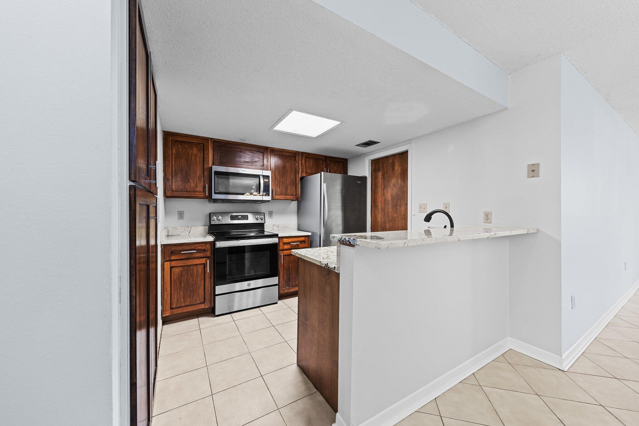 VIKING MANOR PH 1 - Residential Lease
