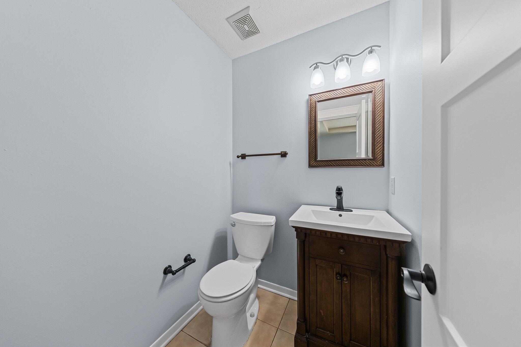 VIKING MANOR PH 1 - Residential Lease