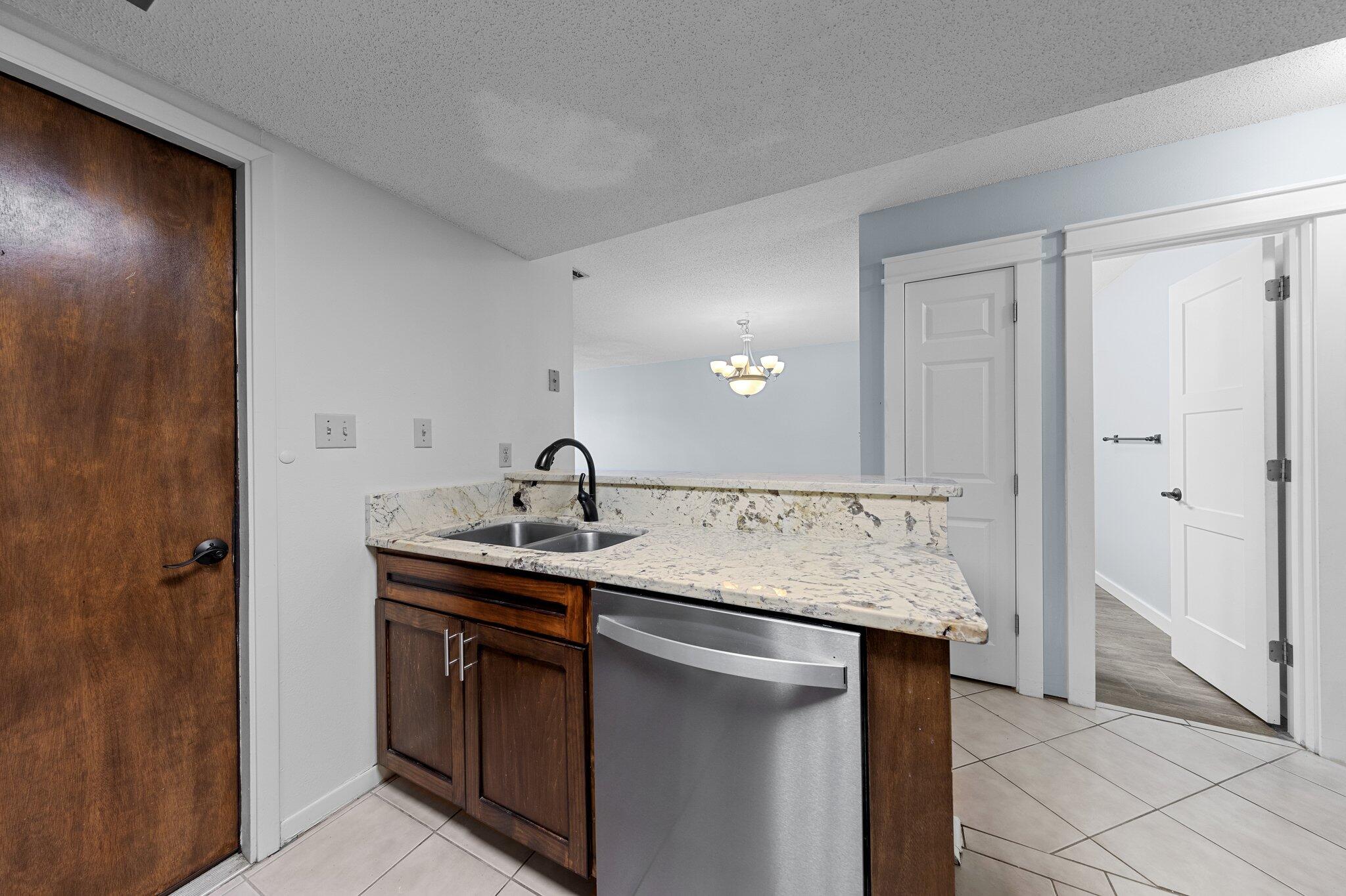 VIKING MANOR PH 1 - Residential Lease
