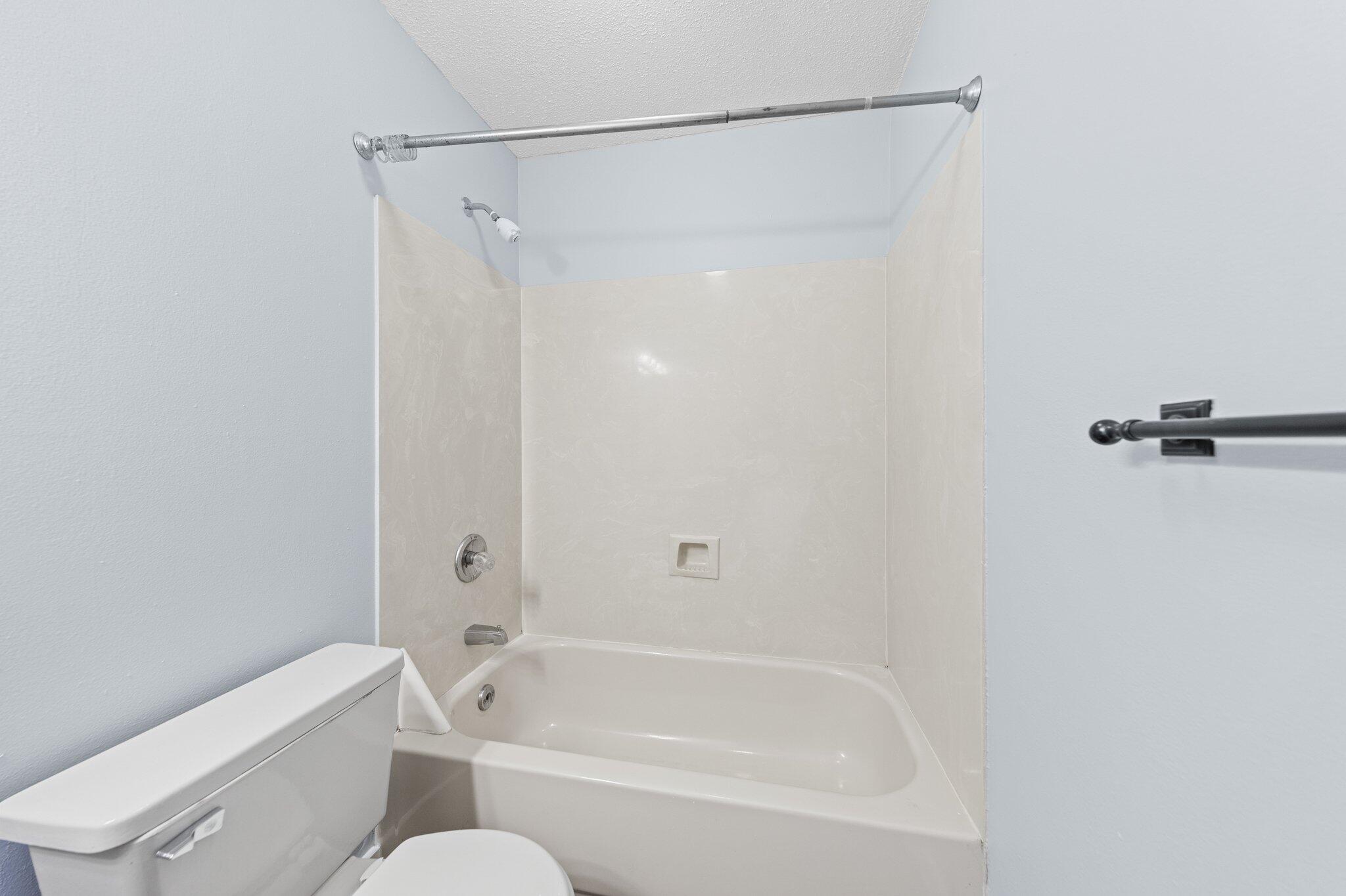 VIKING MANOR PH 1 - Residential Lease