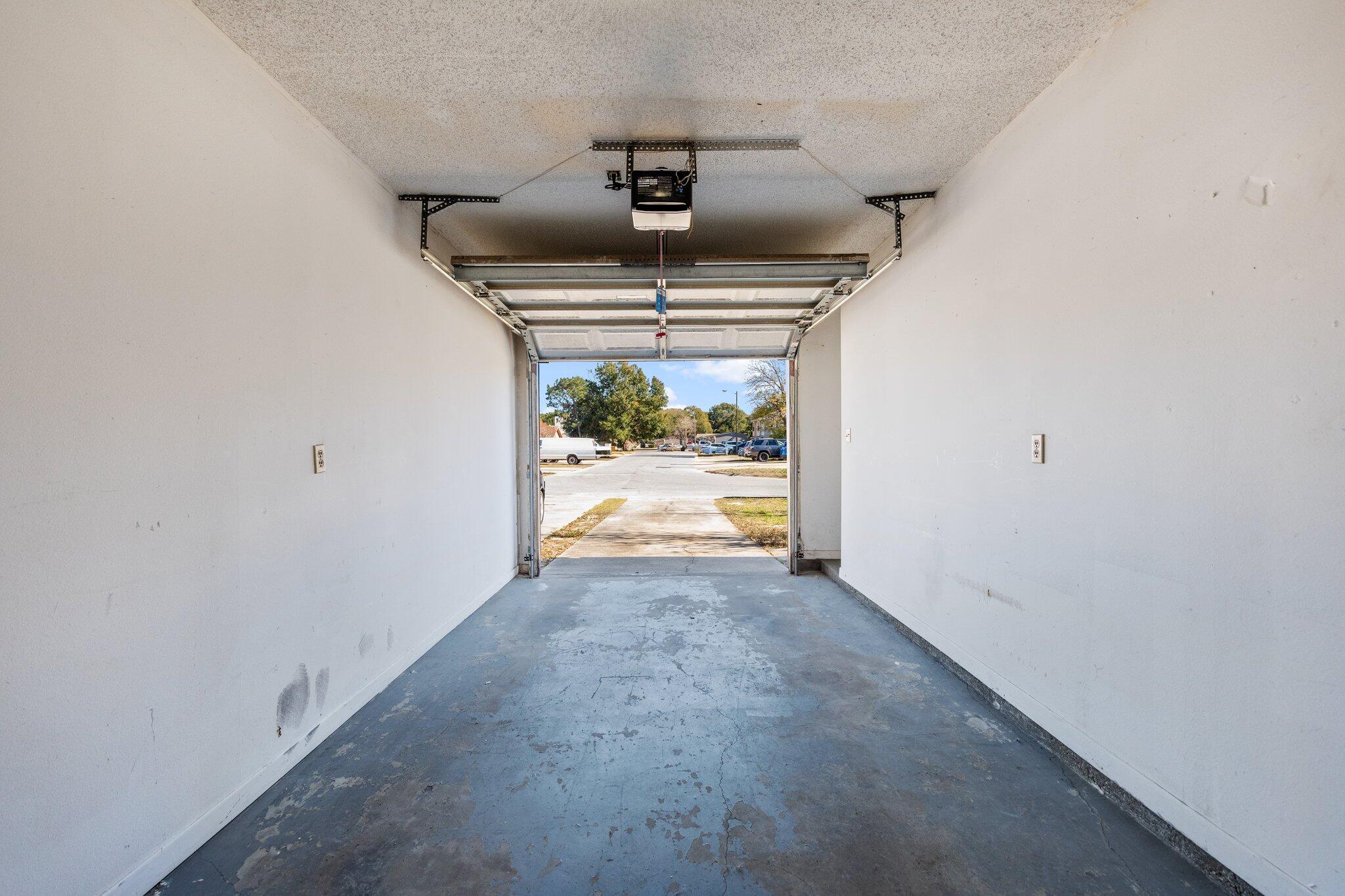 VIKING MANOR PH 1 - Residential Lease