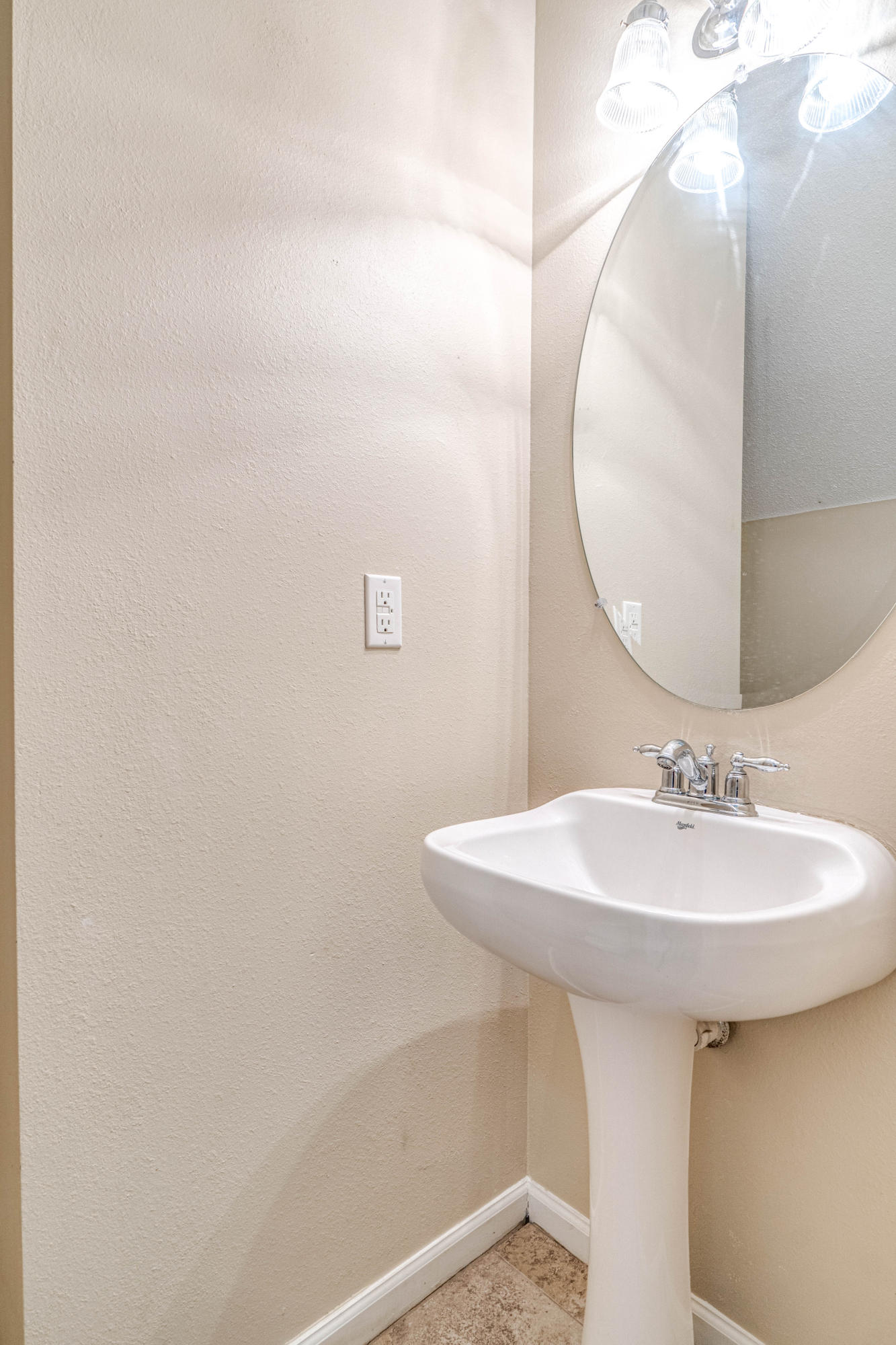 ROLLING PINES - Residential Lease