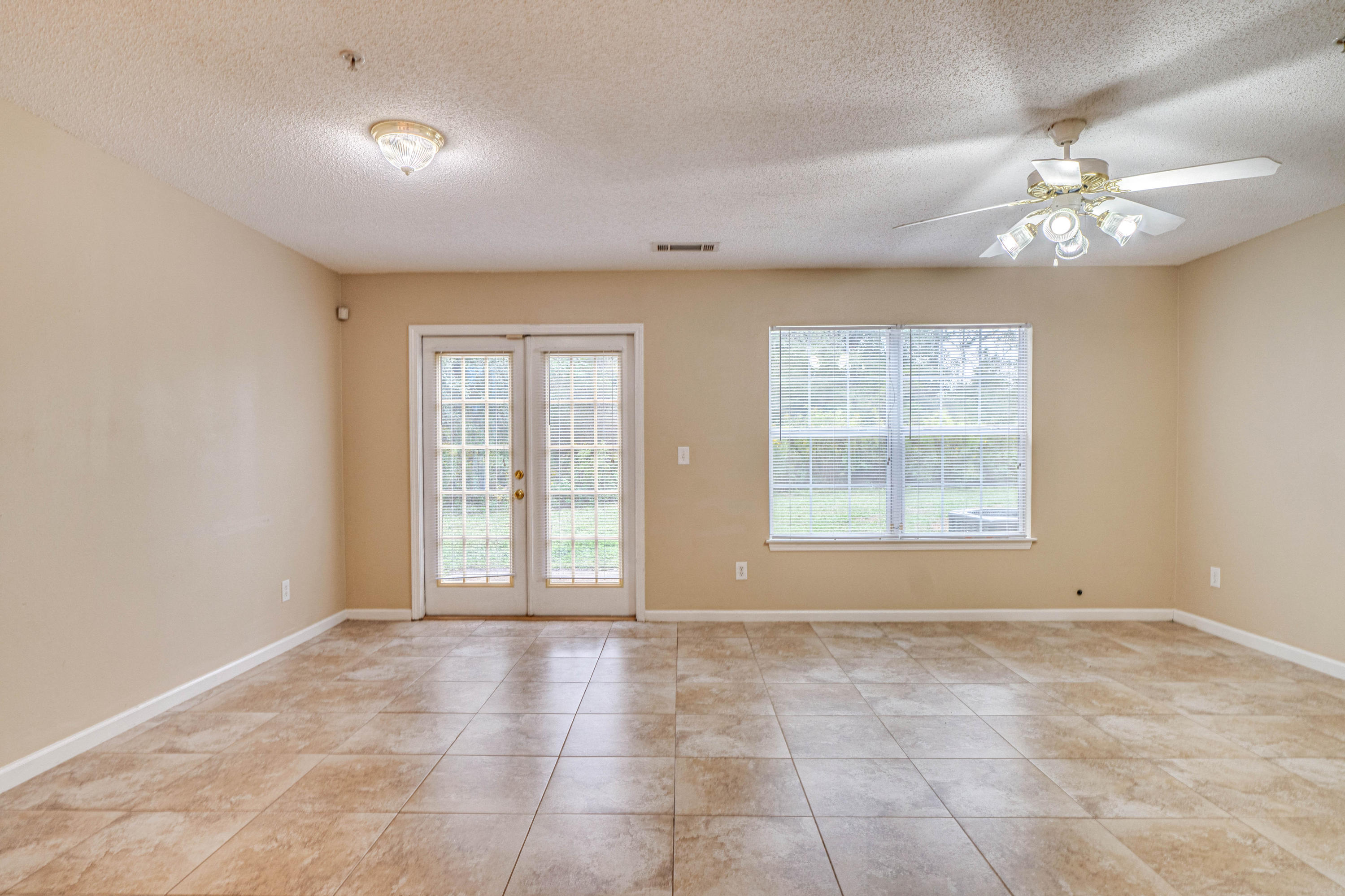 ROLLING PINES - Residential Lease