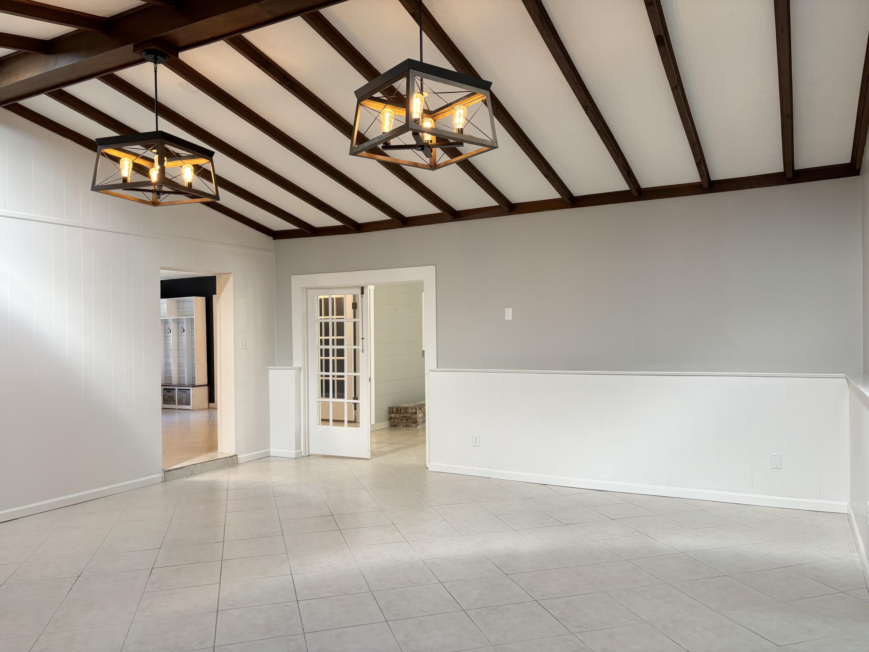 ELLIOTTS POINT 7TH ADDN - Residential Lease